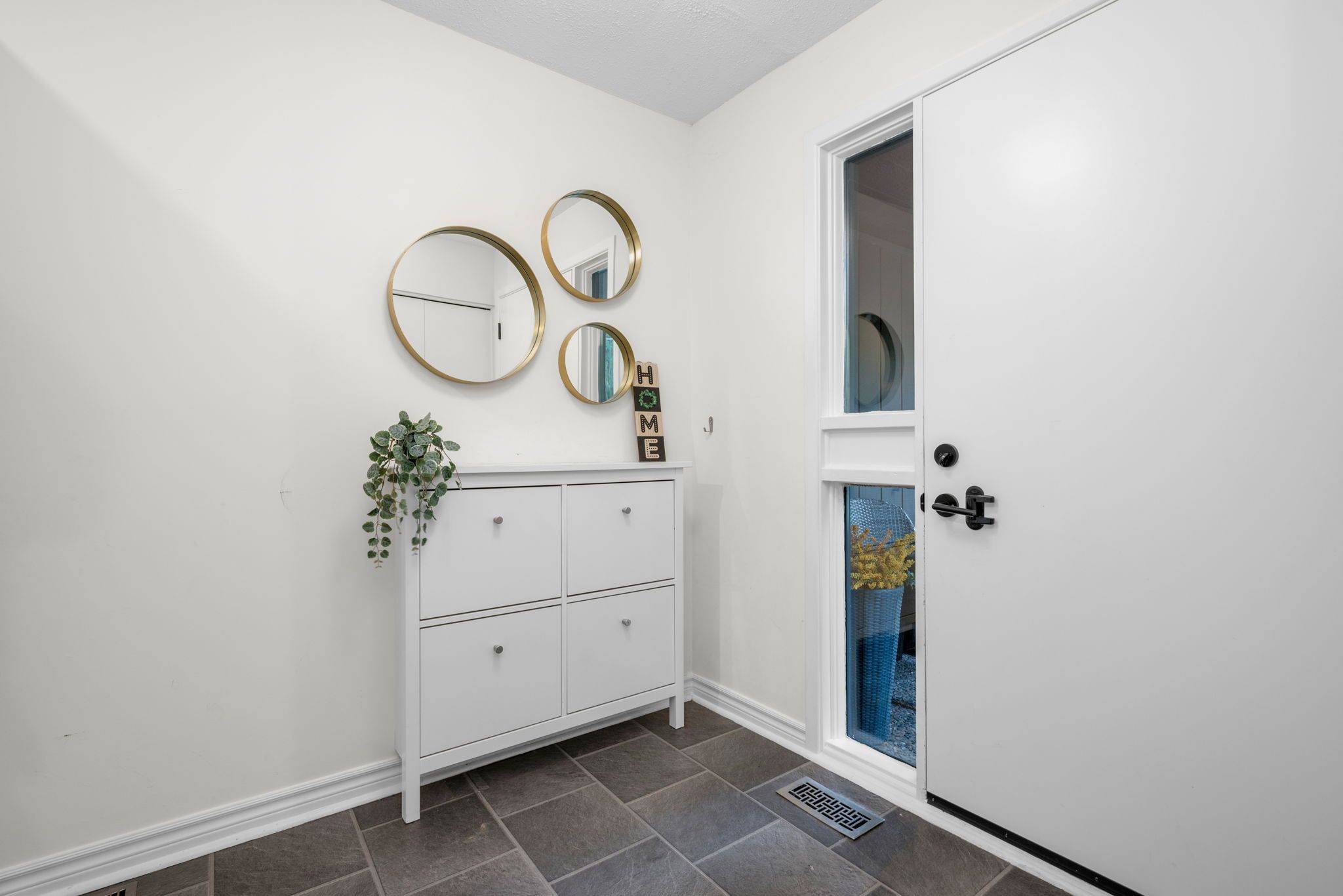 Kanata, ON K2L 1A2,22 Inuvik CRES