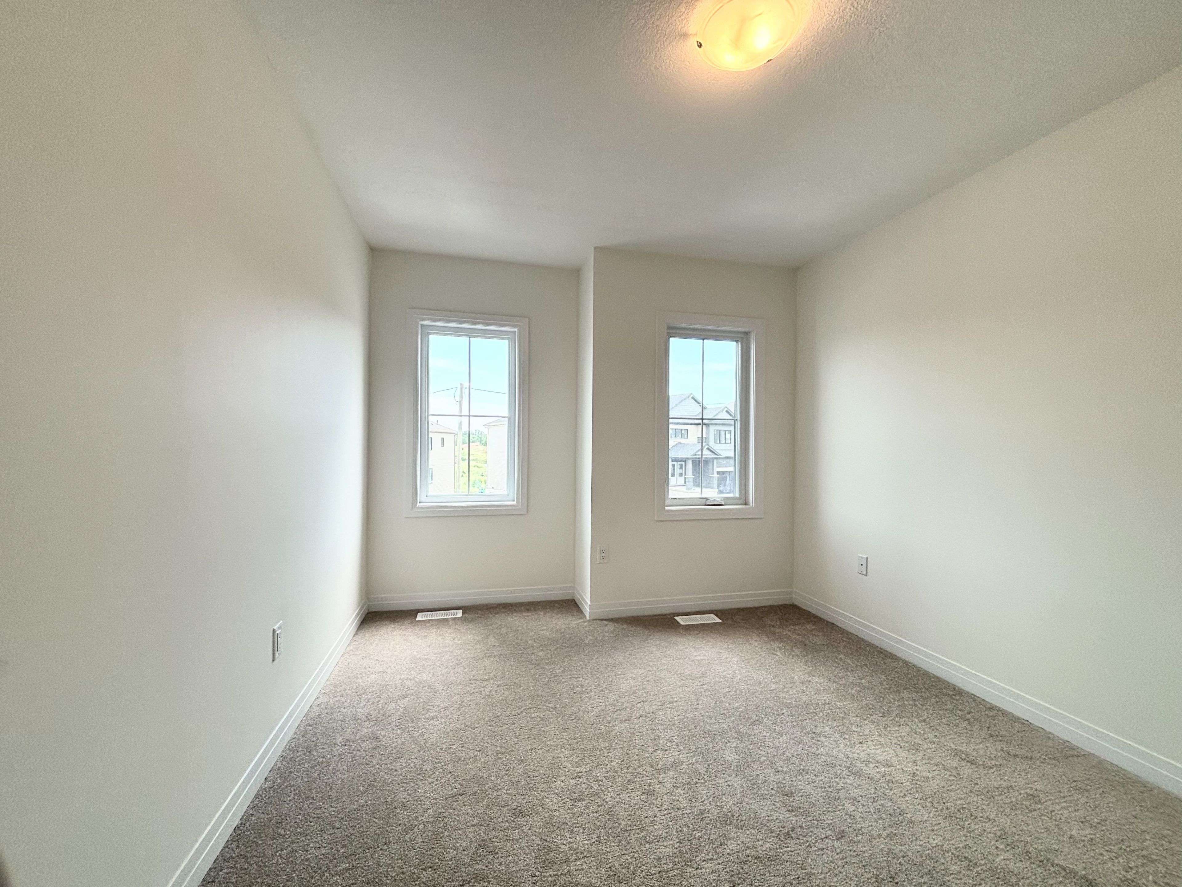 Welland, ON L3B 0N2,132 PORT CRES