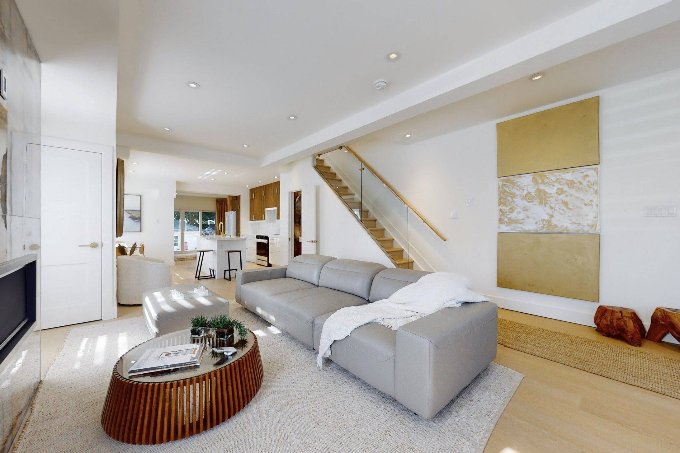 Toronto E04, ON M1L 2R1,22 Pitt AVE