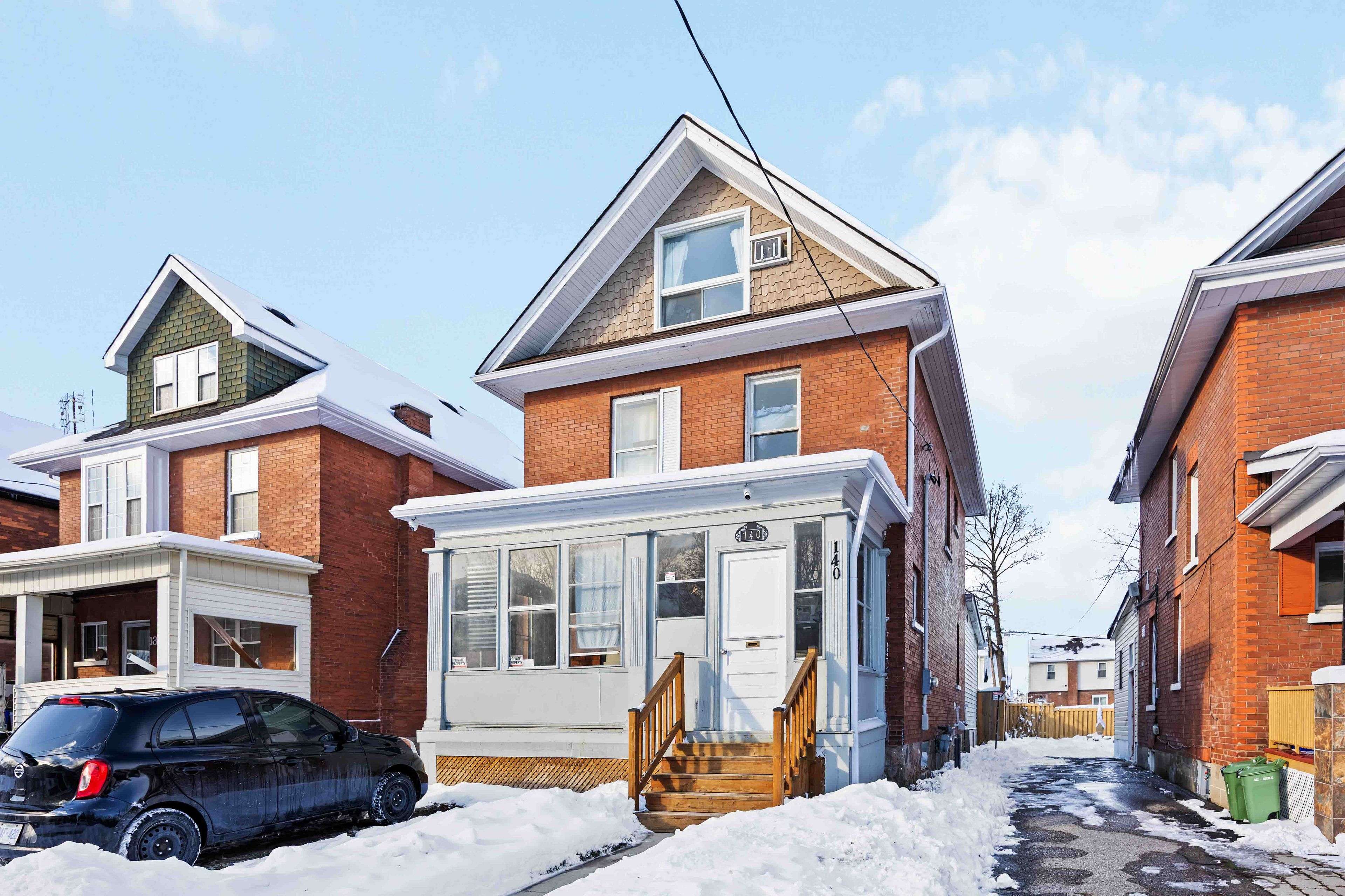 Oshawa, ON L1G 1T3,140 Elgin ST E #RM 1