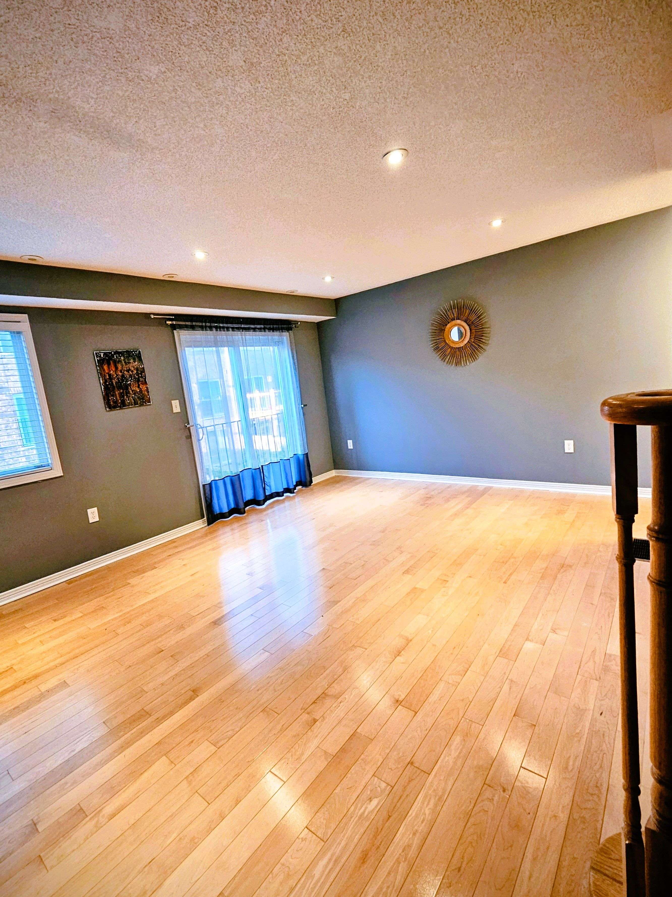 Toronto E04, ON M1L 0A2,20 Etienne ST #Main