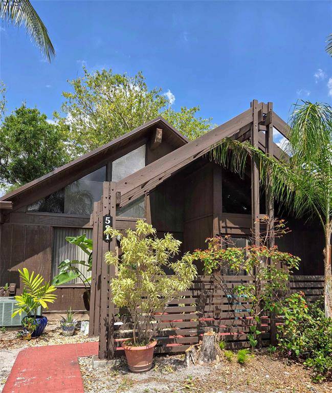 Plantation, FL 33324,521 N University Dr #3-8