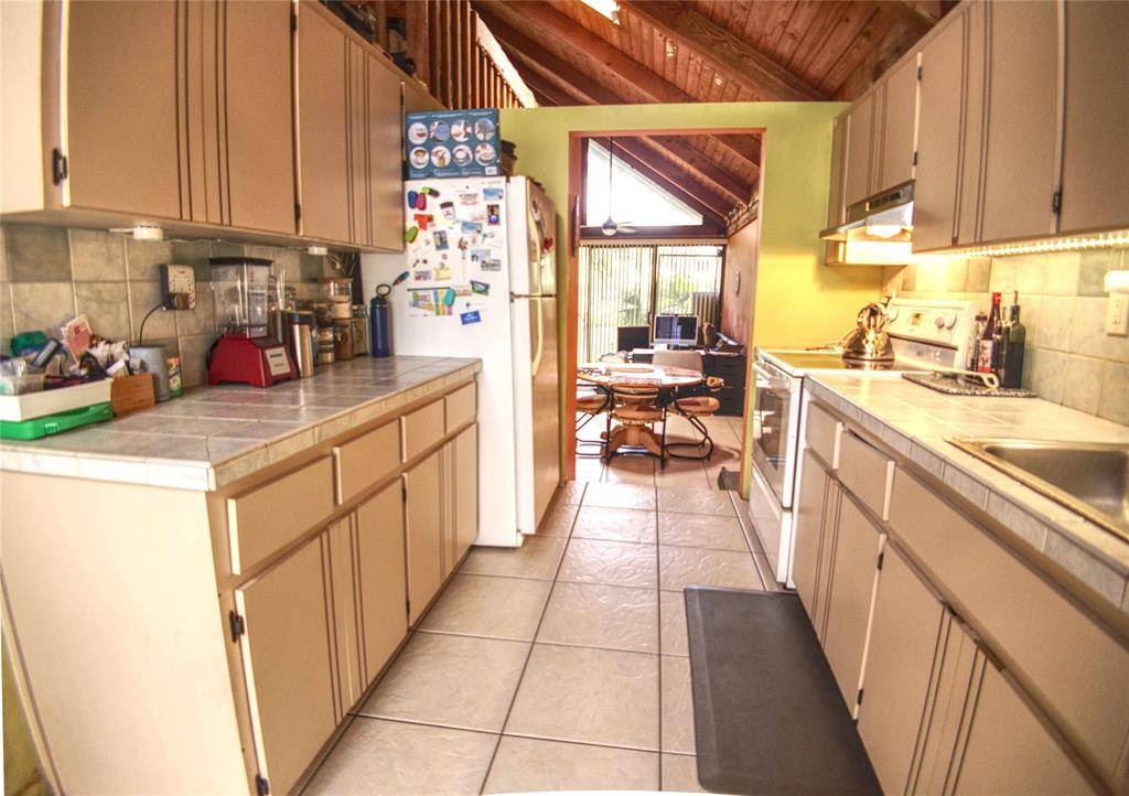 Plantation, FL 33324,521 N University Dr #3-8