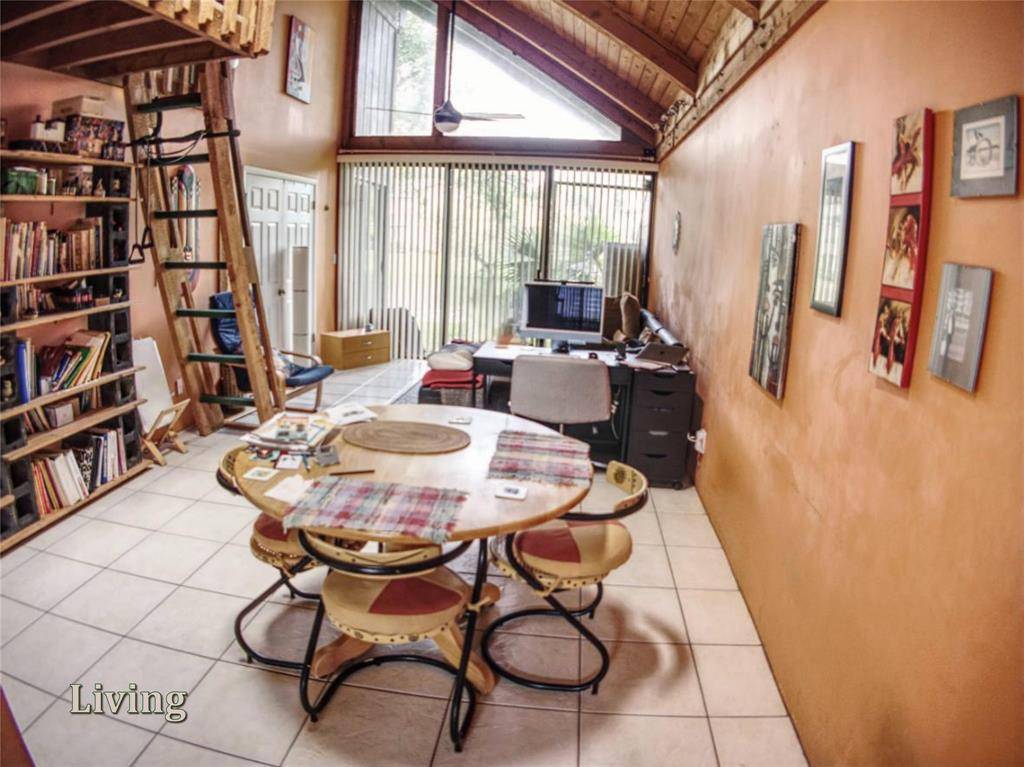 Plantation, FL 33324,521 N University Dr #3-8