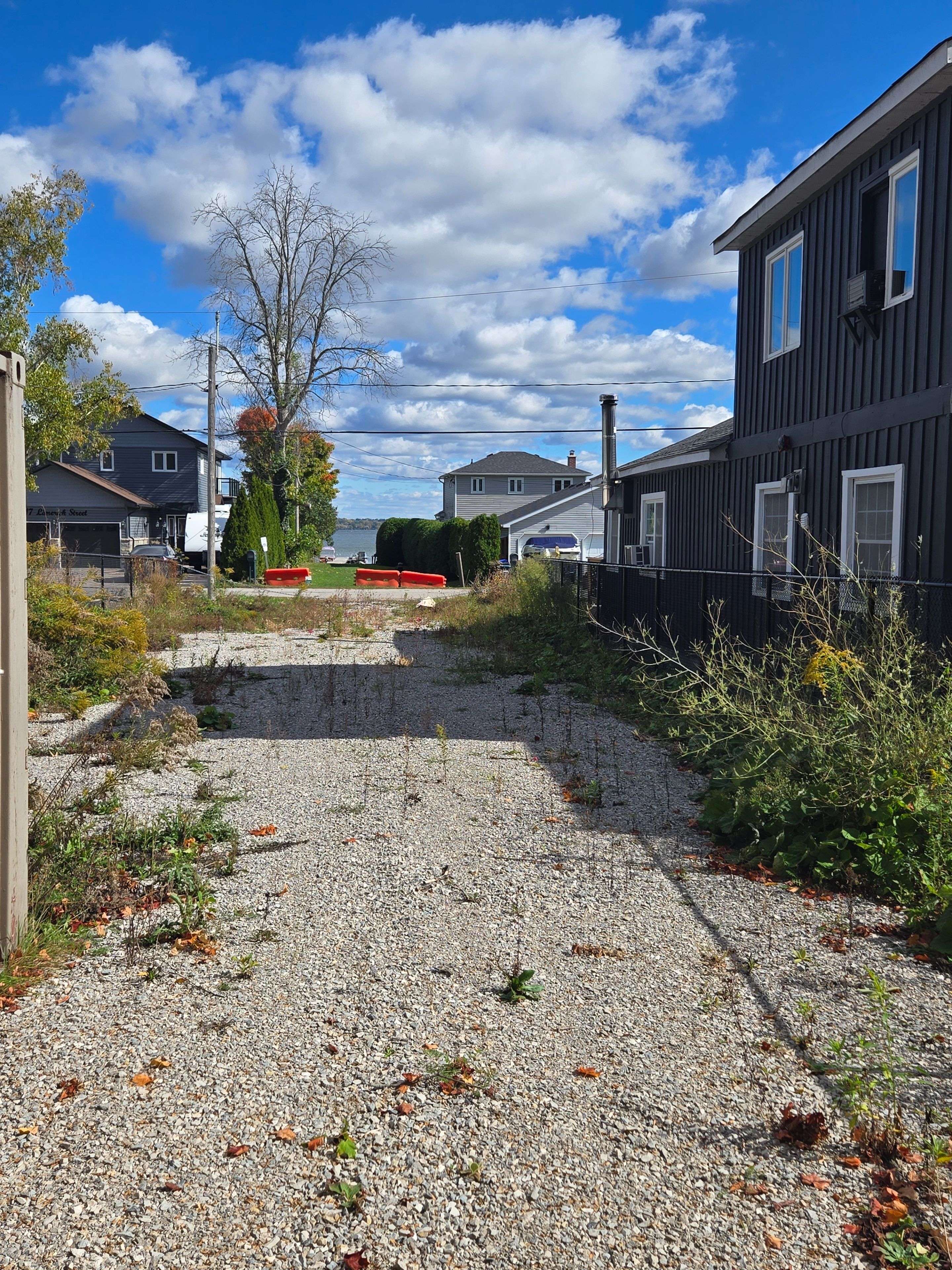 Innisfil, ON L0L 1K0,414 Limerick ST