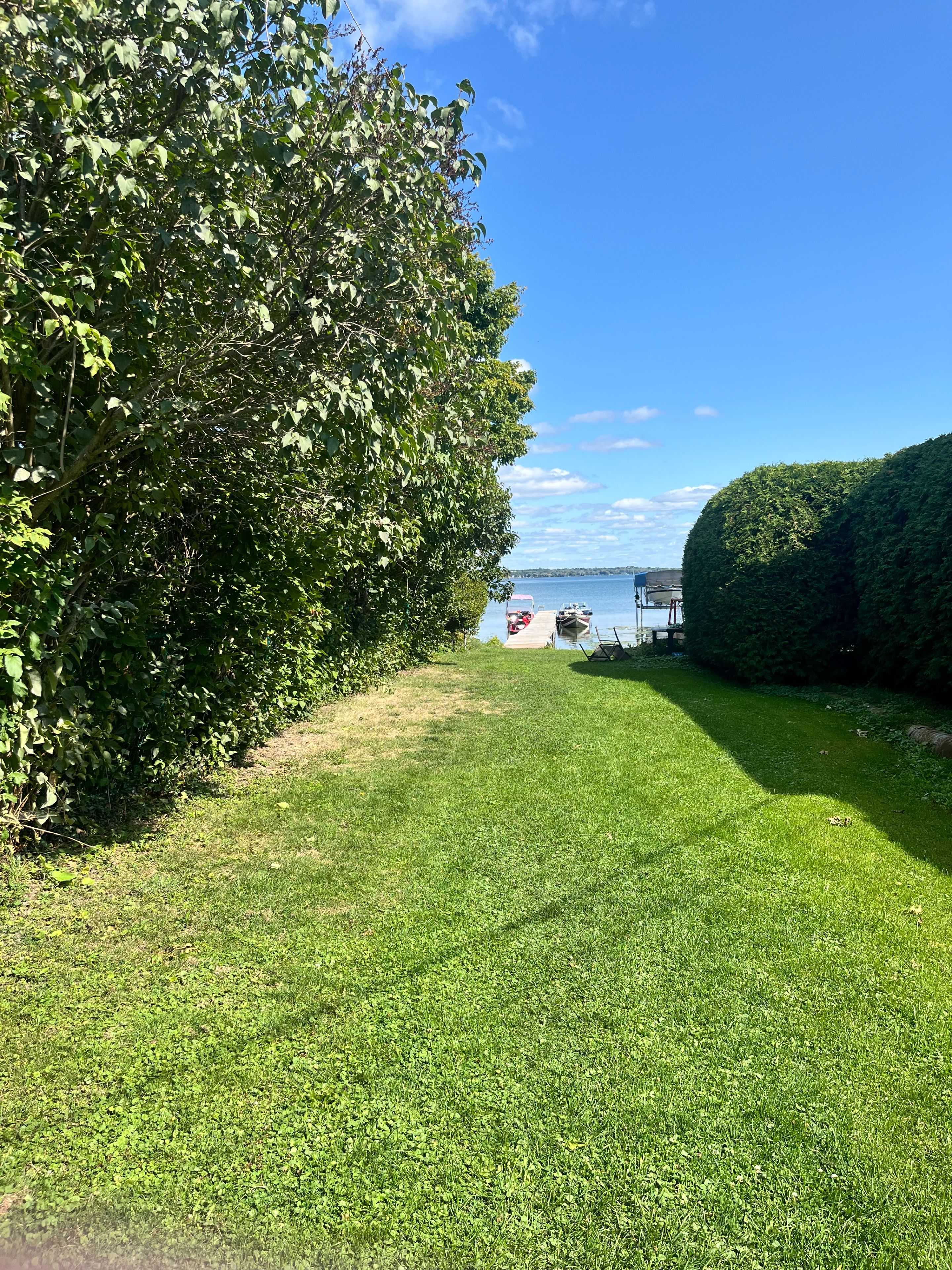 Innisfil, ON L0L 1K0,414 Limerick ST