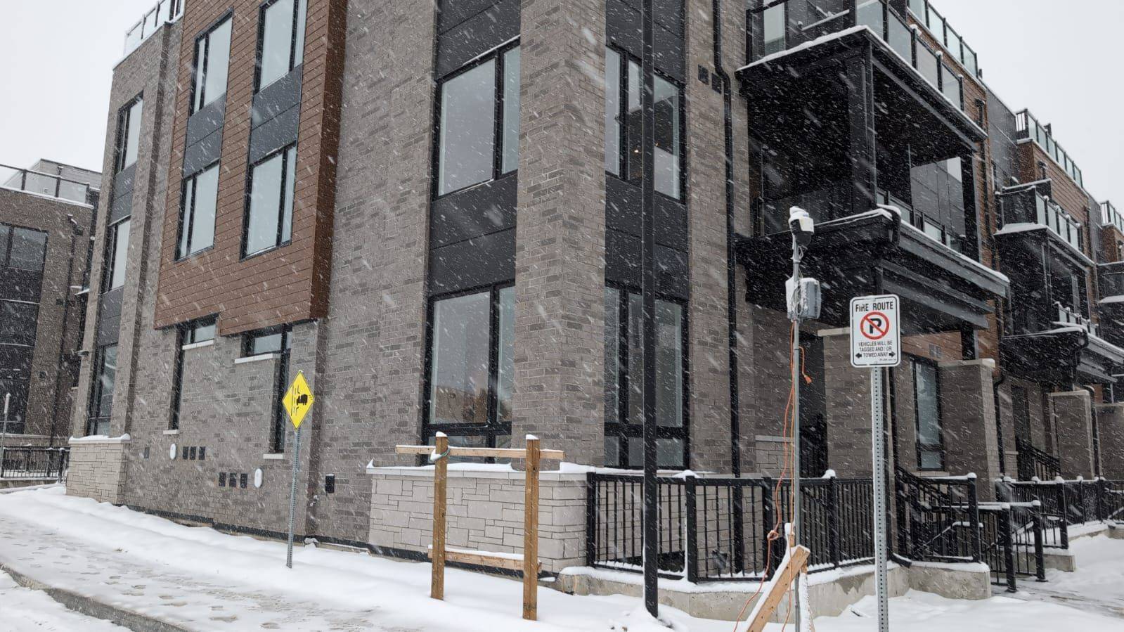 Markham, ON L3S 0B9,3175 Denison St ST #16