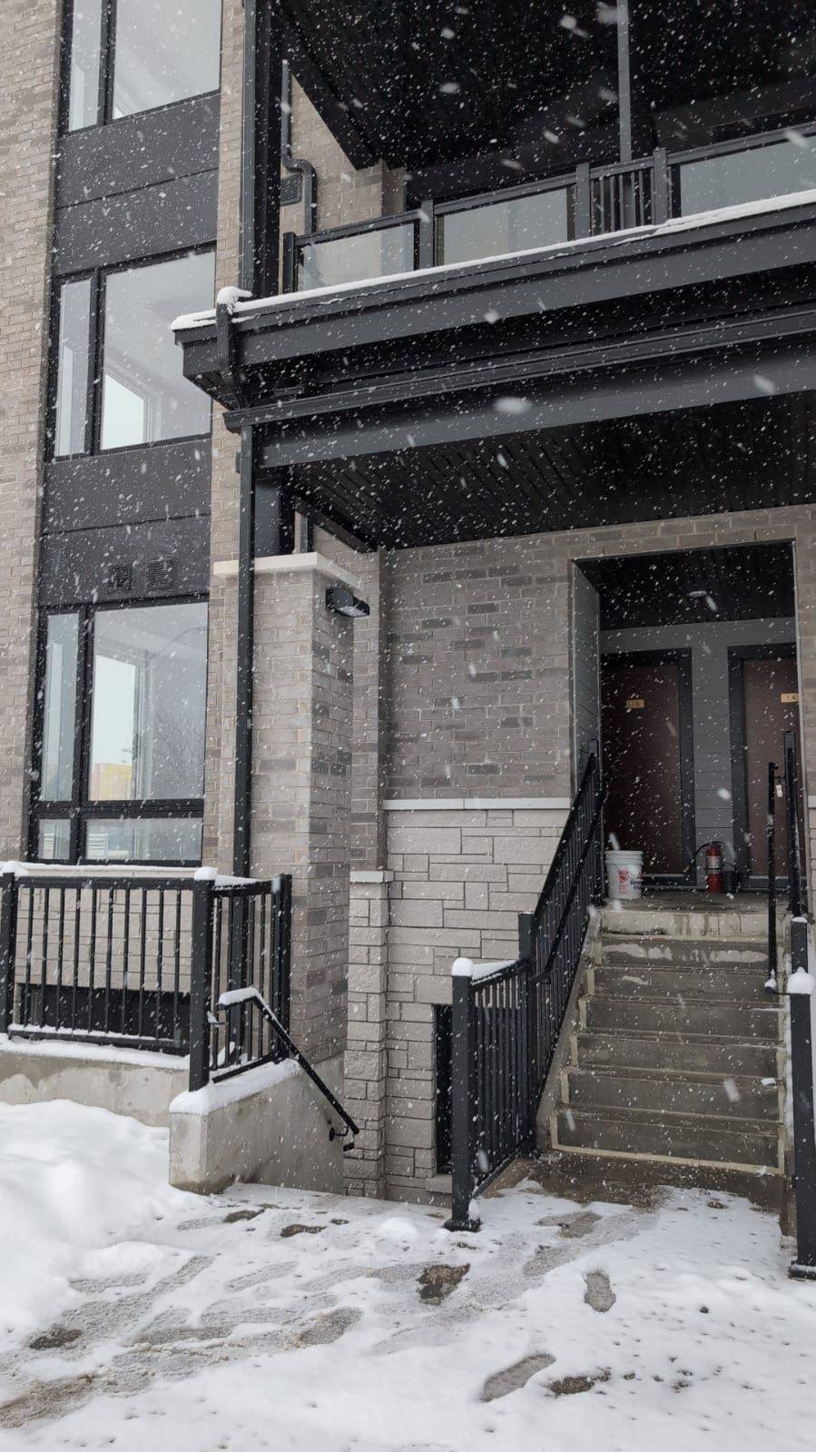 Markham, ON L3S 0B9,3175 Denison St ST #16