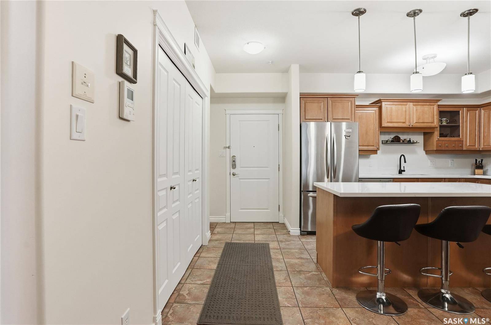 Saskatoon, SK S7M 0A5,615 Saskatchewan CRESCENT W #207