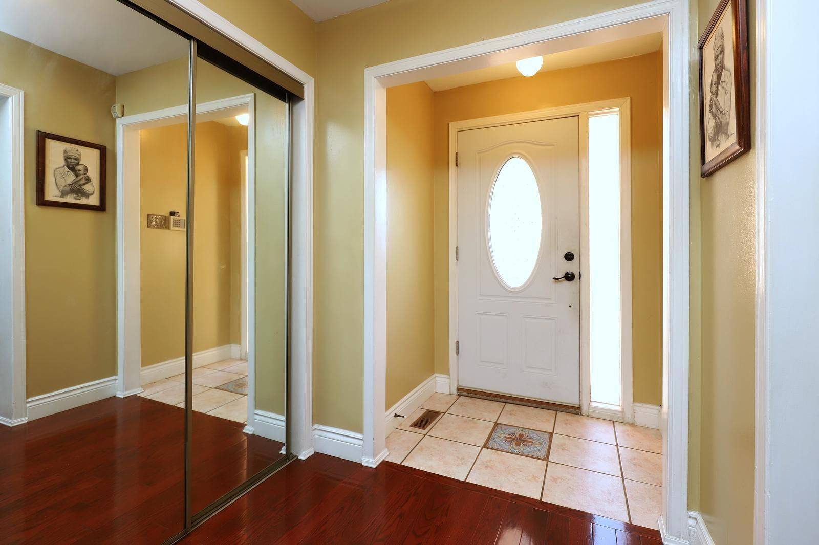 Mississauga, ON L5C 4M4,4272 Wakefield CRES