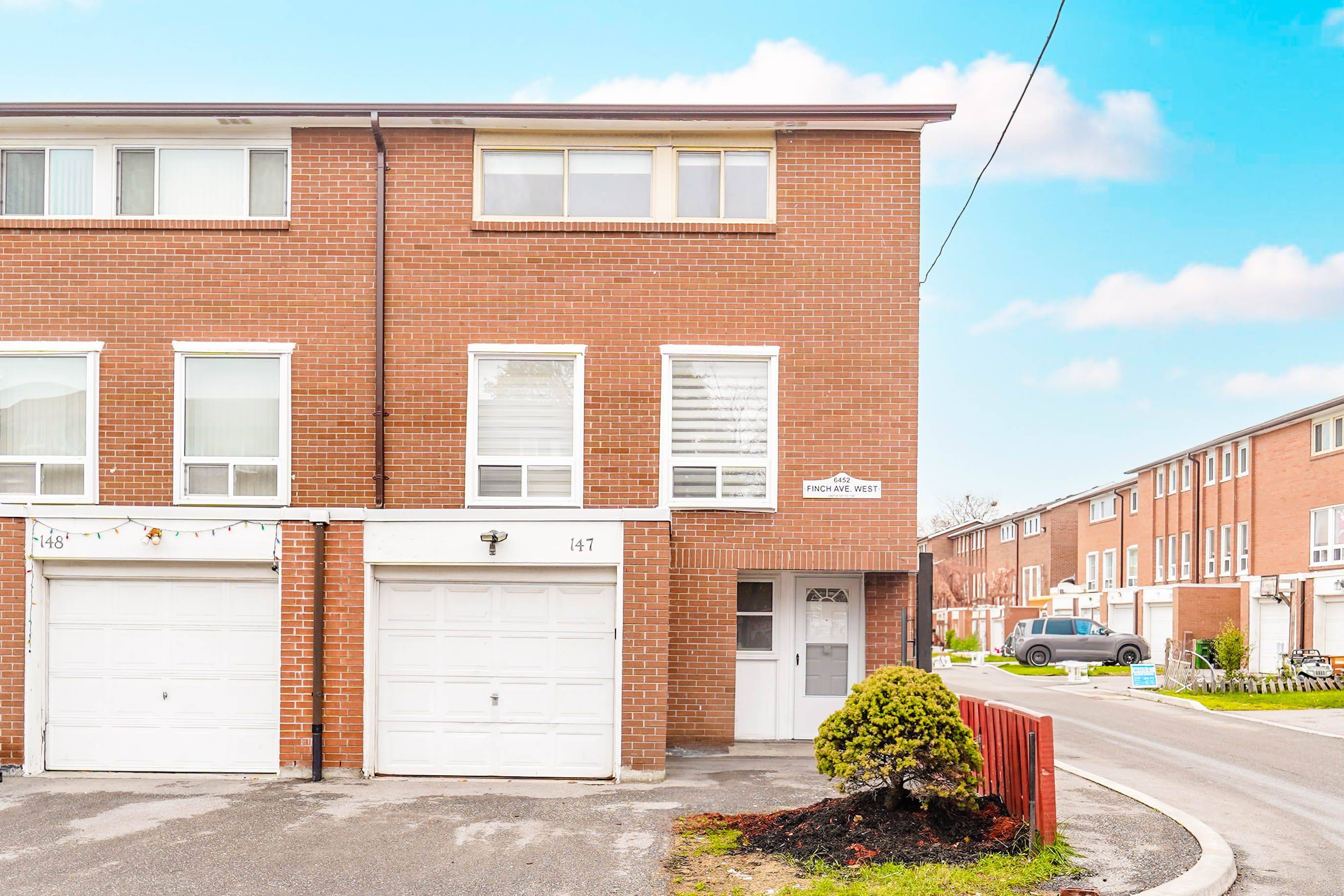 Toronto W10, ON M9V 1T4,6452 Finch AVE W #147