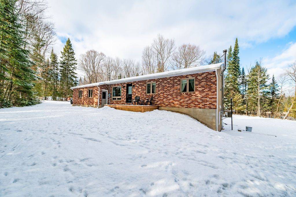 Horton, ON K7V 3Z8,74 Castleford RD