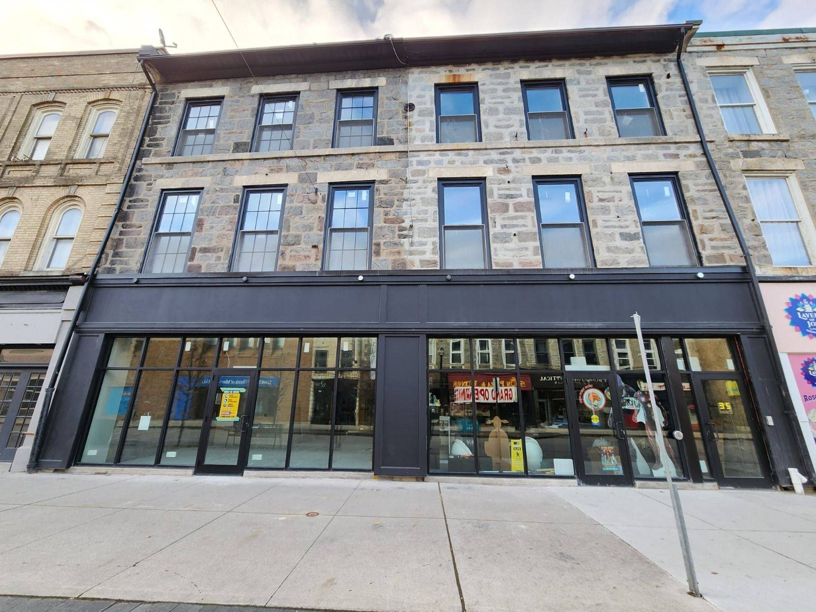 Cambridge, ON N1R 1V6,35-39 Main ST #302