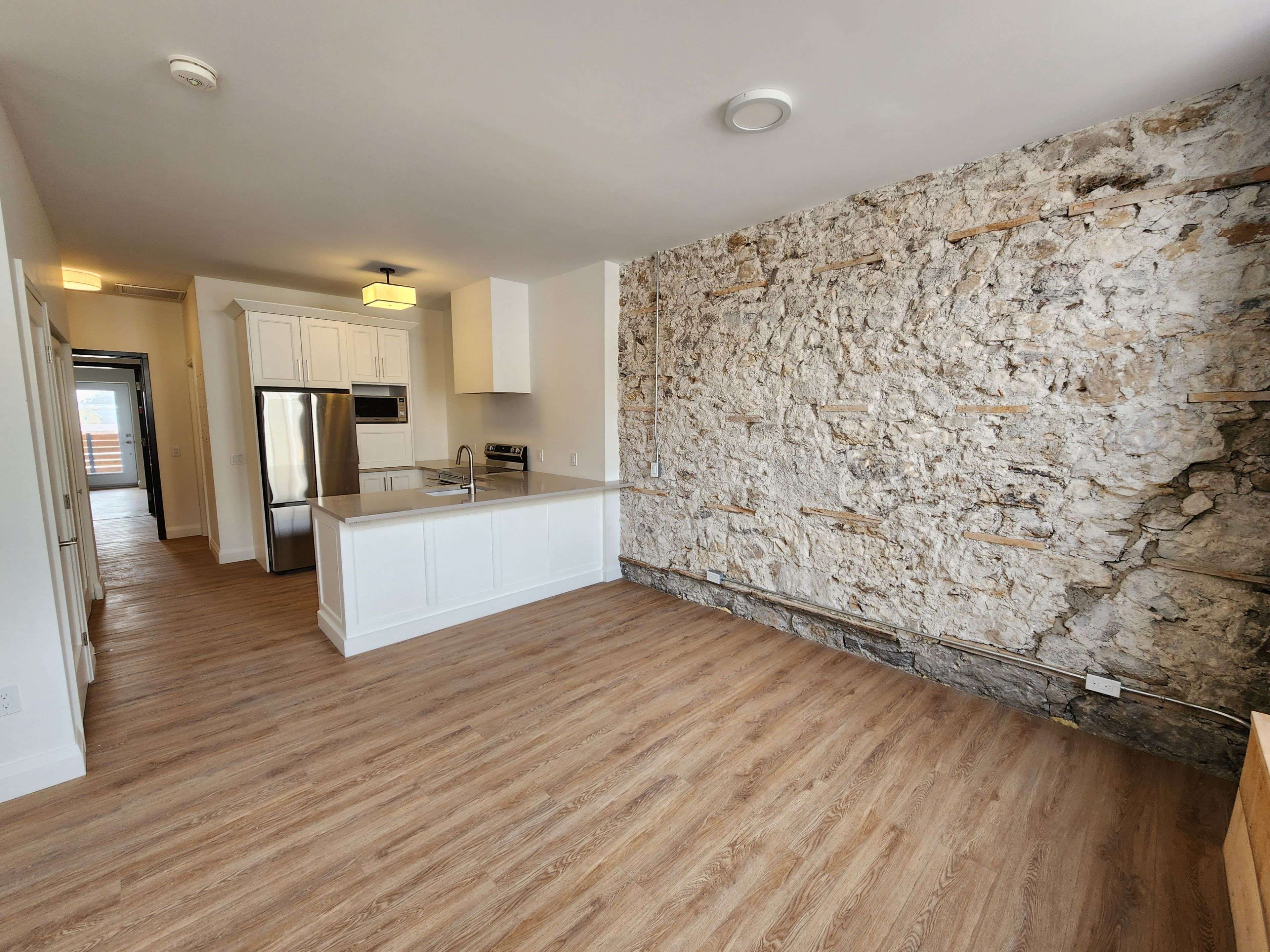 Cambridge, ON N1R 1V6,35-39 main ST #301