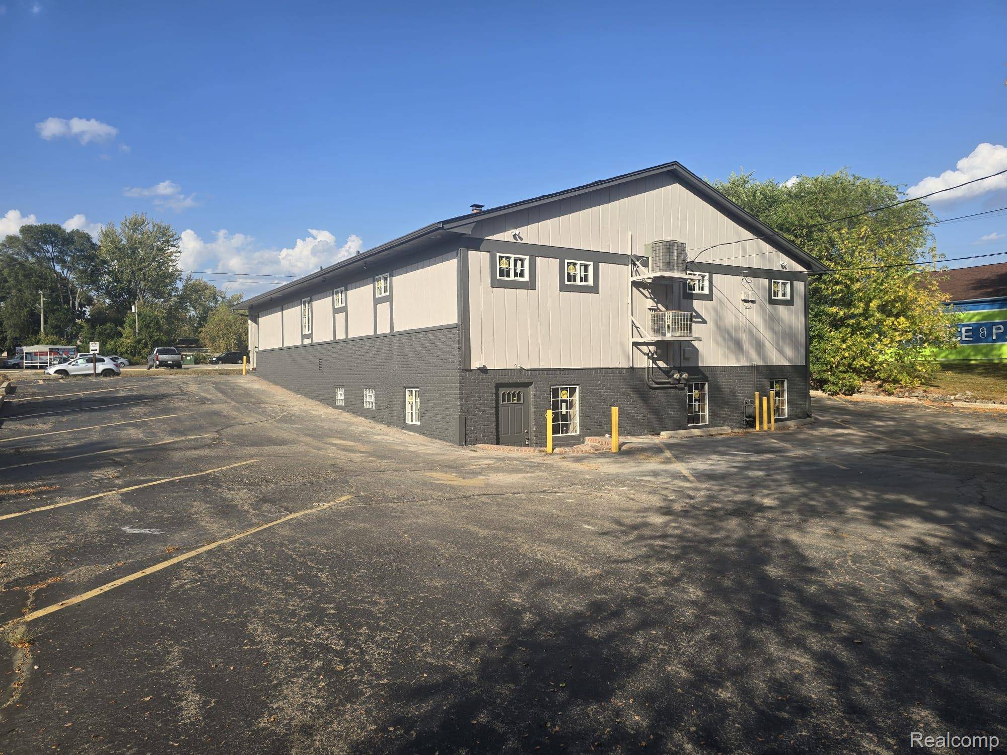 Waterford, MI 48328,1095 W Huron ST