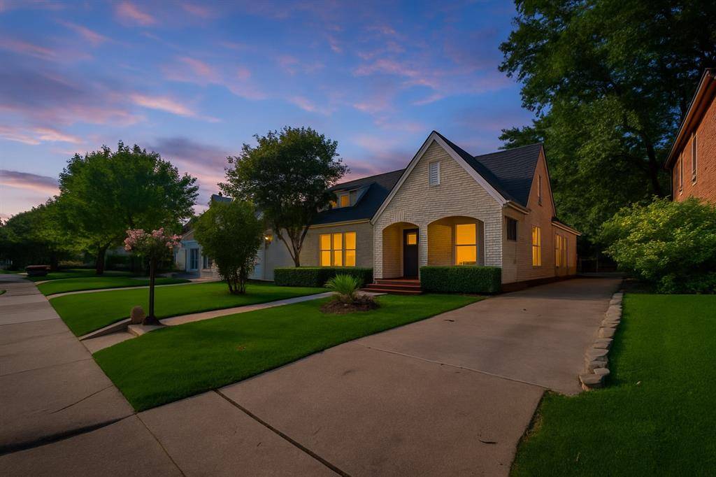 Dallas, TX 75214,6155 Richmond Avenue