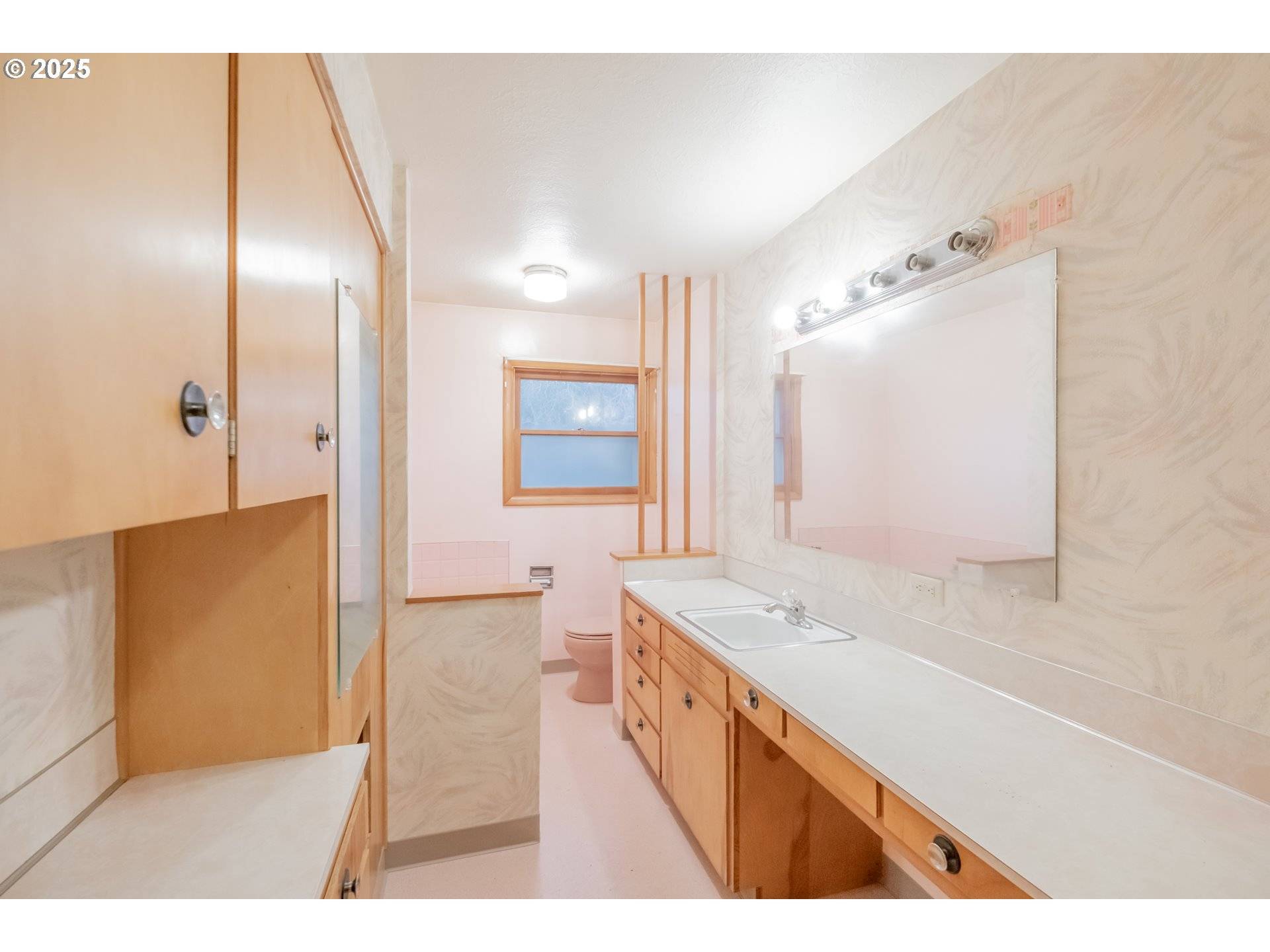 Salem, OR 97302,468 IDYLWOOD DR