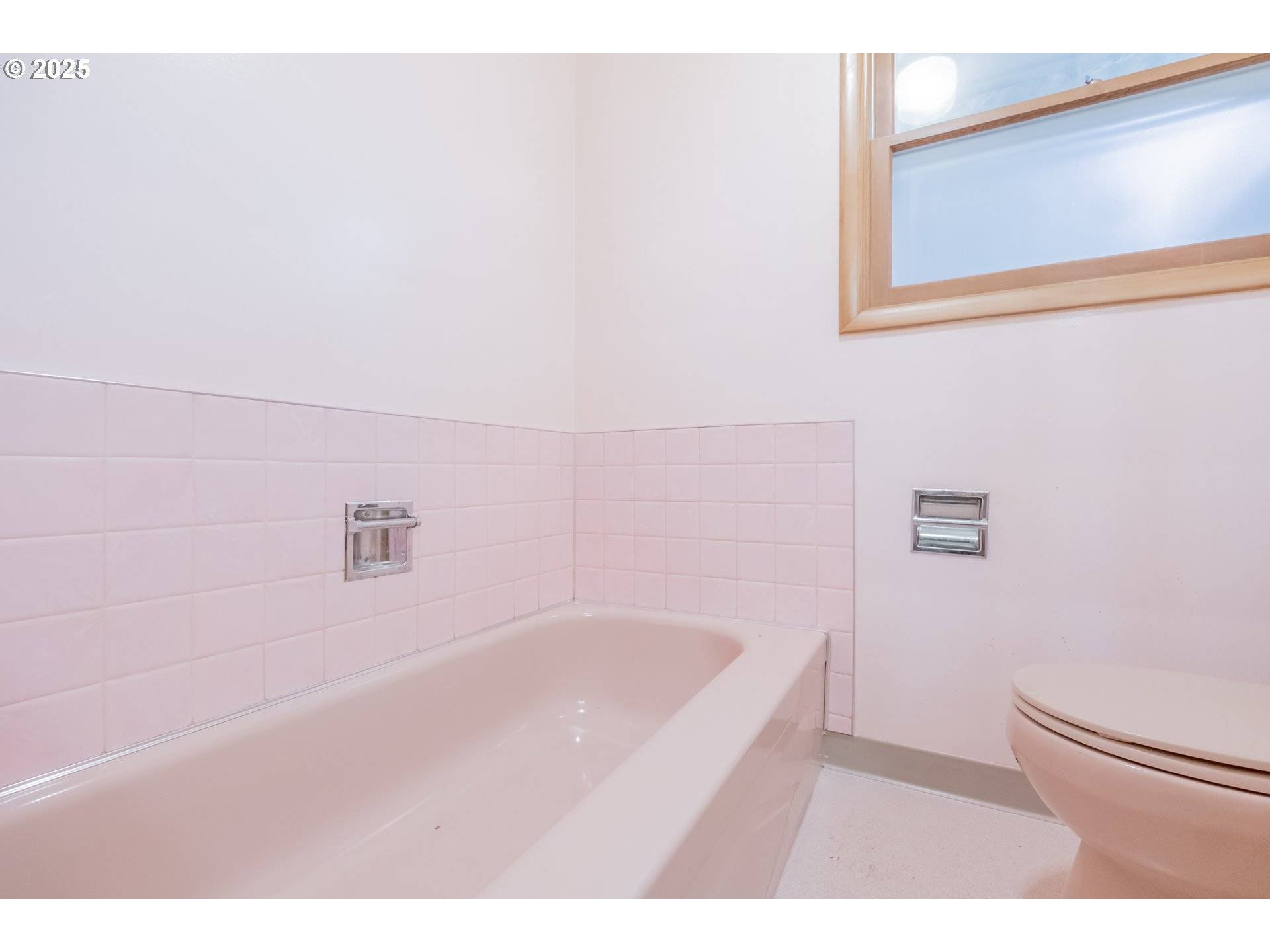 Salem, OR 97302,468 IDYLWOOD DR