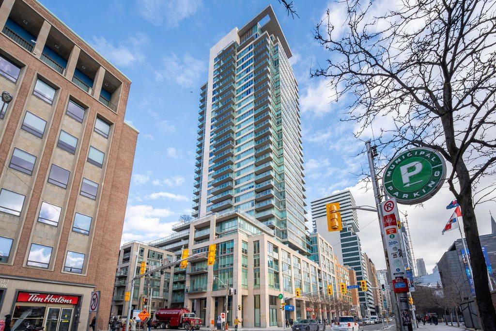 Toronto C02, ON M5R 2J7,1 Bedford RD #814