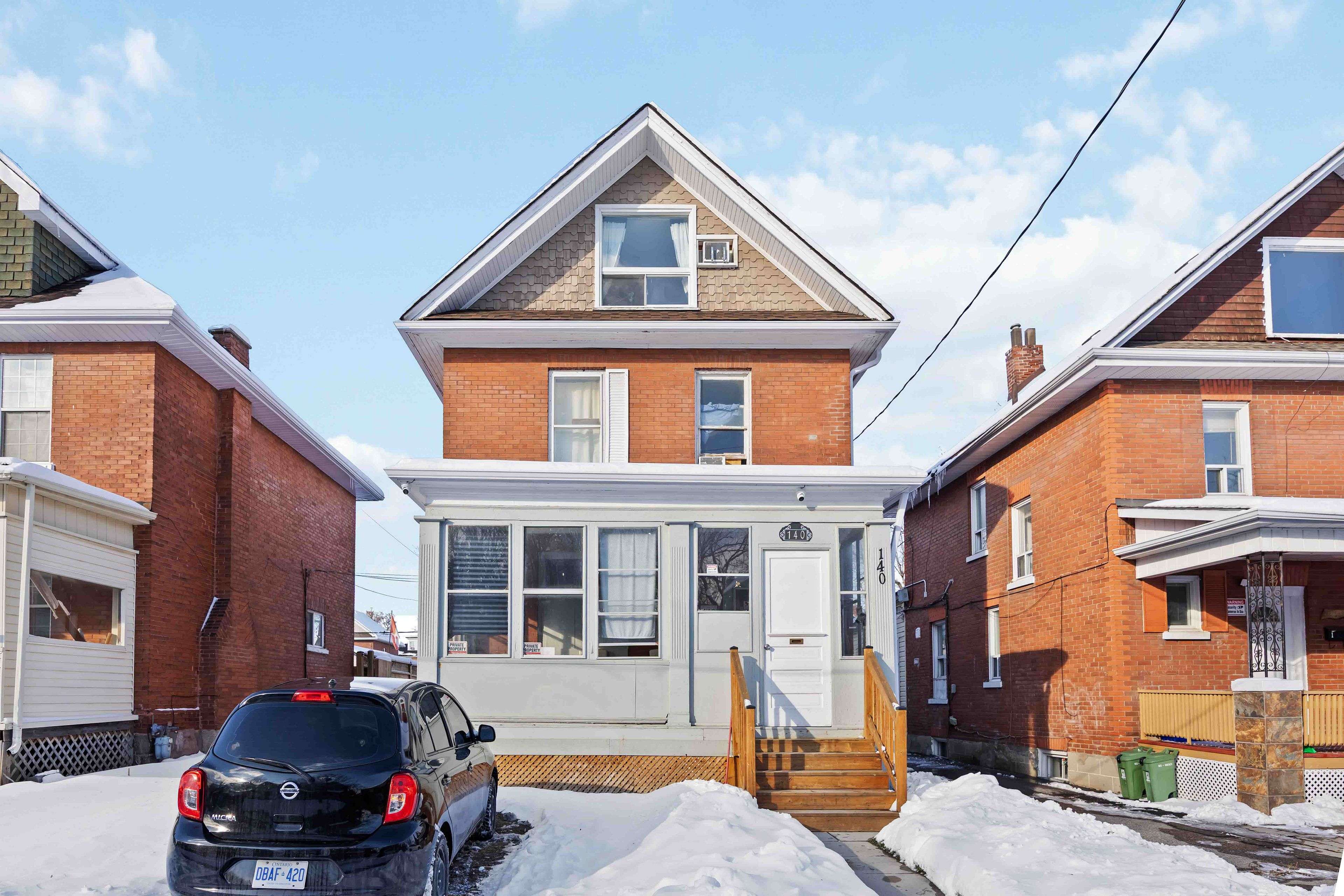 Oshawa, ON L1G 1T3,140 Elgin ST E #Unit 4