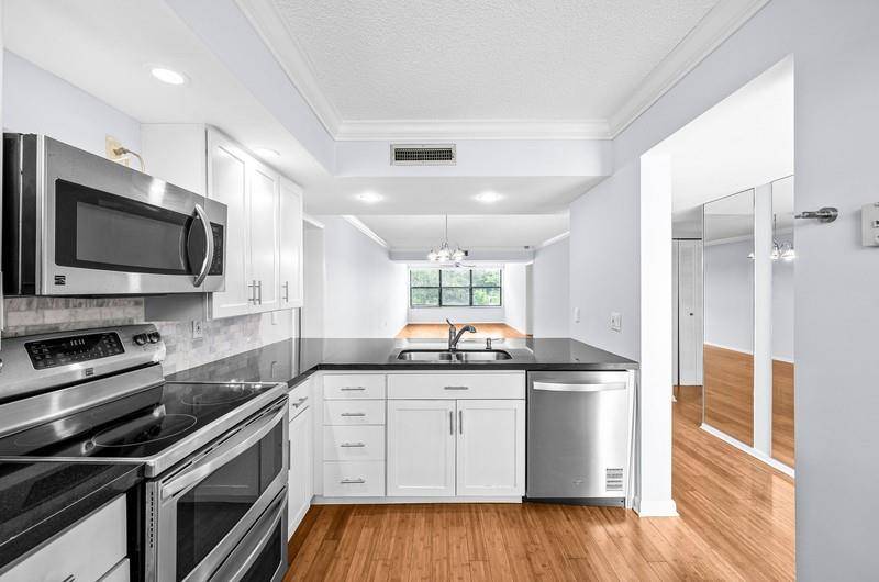 Boca Raton, FL 33433,6109 Balboa Cir #304