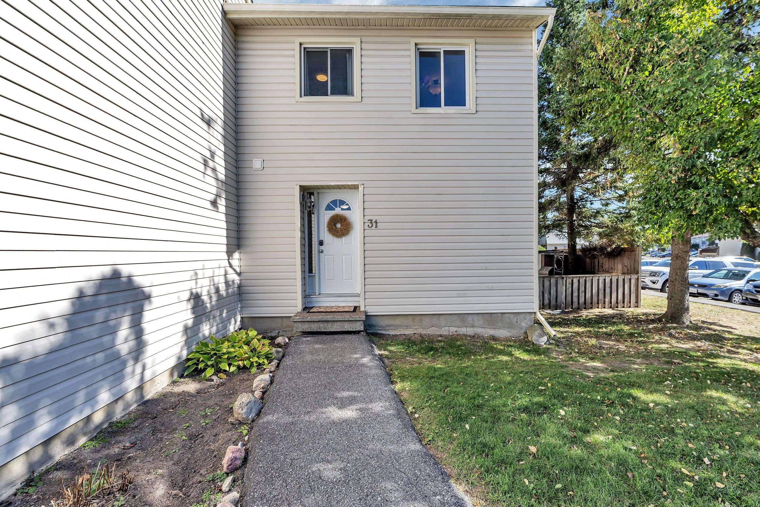 Barrhaven, ON K2J 1M8,31 Malvern DR #10