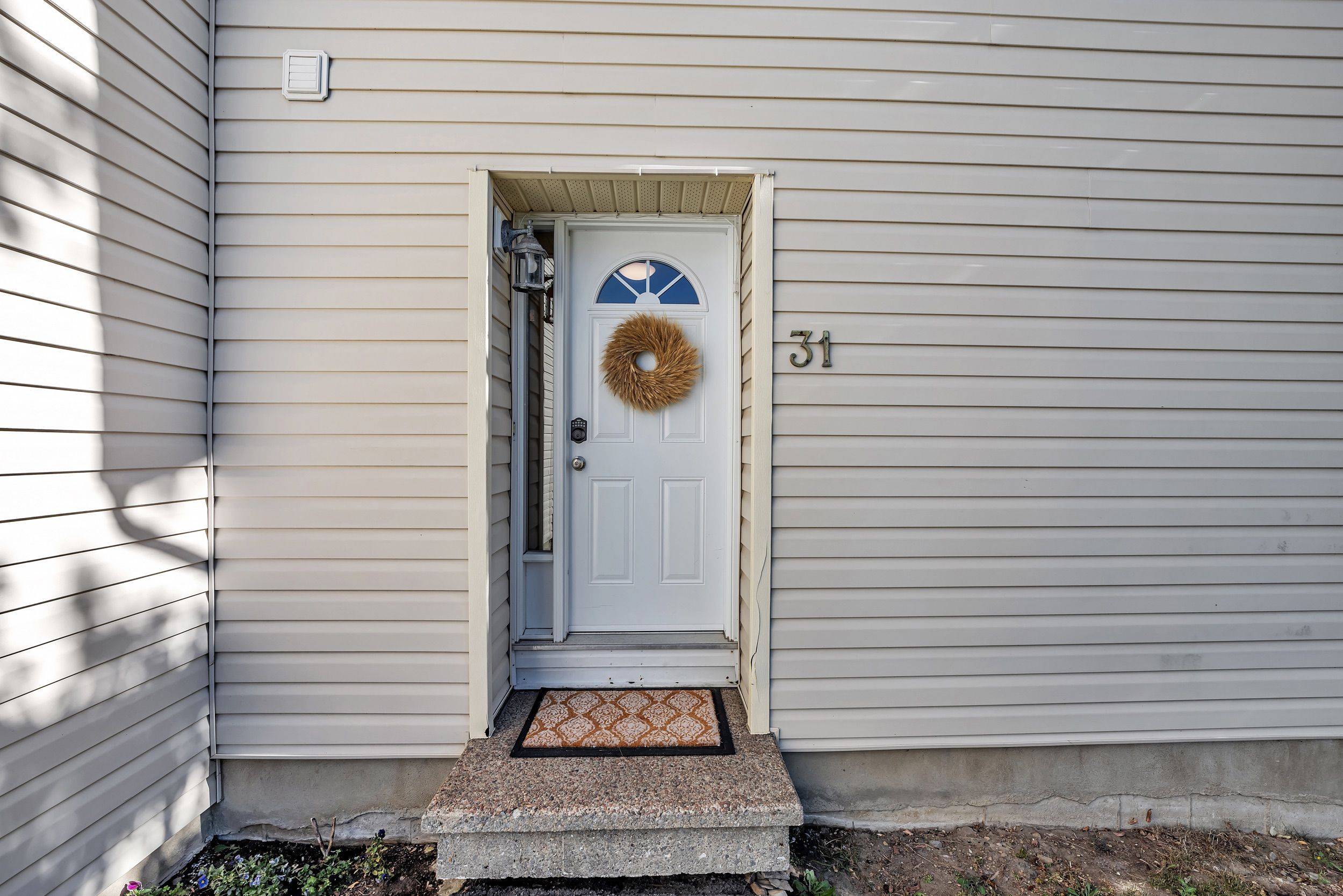 Barrhaven, ON K2J 1M8,31 Malvern DR #10