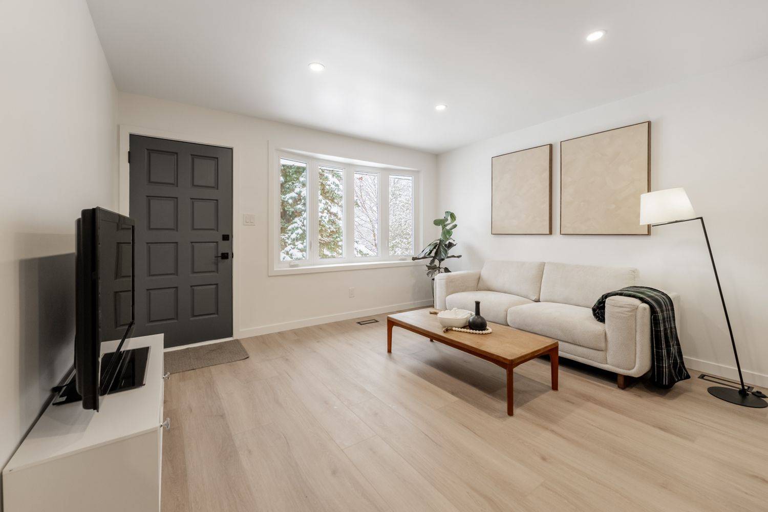 Cambridge, ON N1R 6C8,79 Henry ST