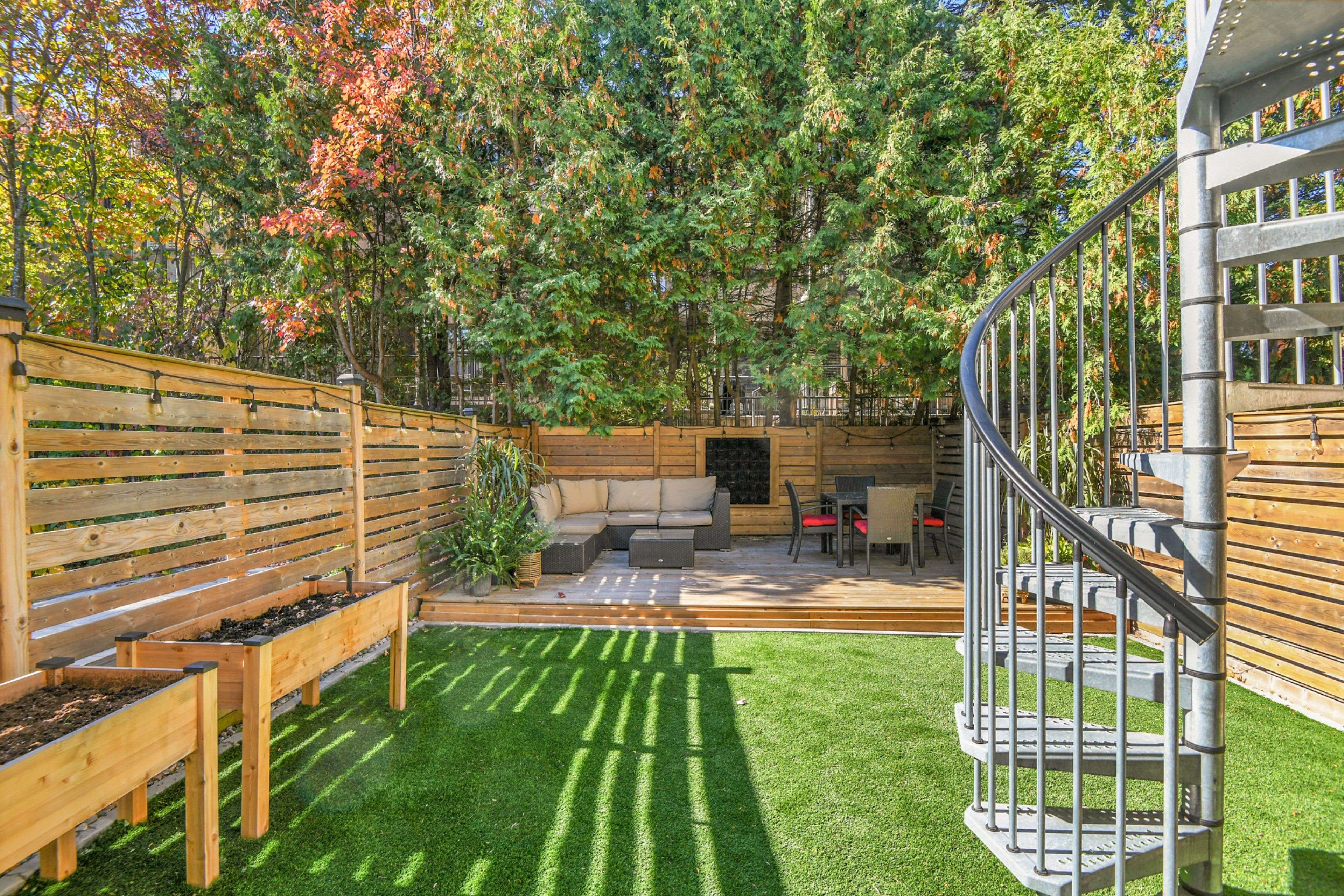 New Edinburgh - Lindenlea, ON K1M 2A4,21 Noel ST #B