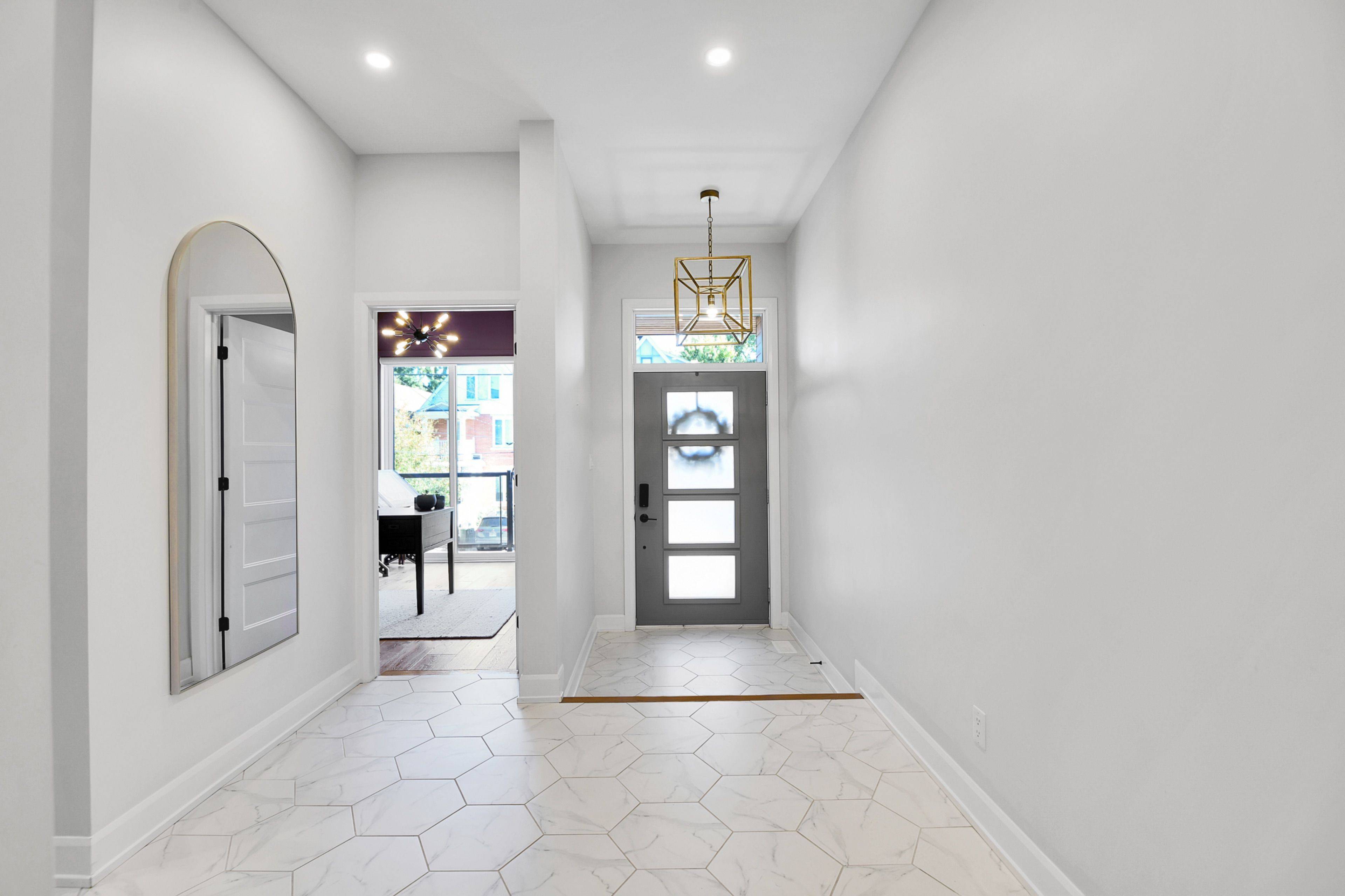 New Edinburgh - Lindenlea, ON K1M 2A4,21 Noel ST #B