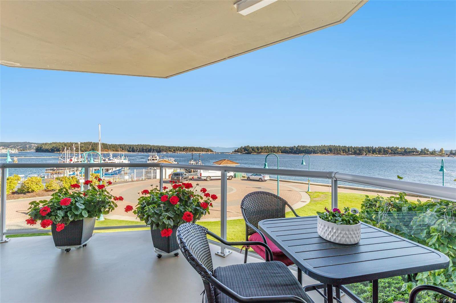 Nanaimo, BC V9R 6M6,150 Promenade Dr #207