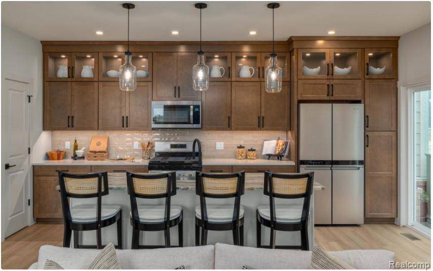 Plymouth, MI 48170,41675 Boreal