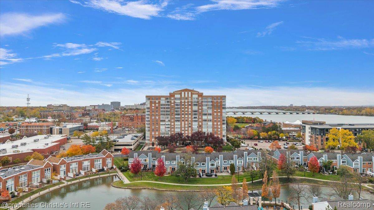 Detroit, MI 48207,250 E Harbortown DR #705