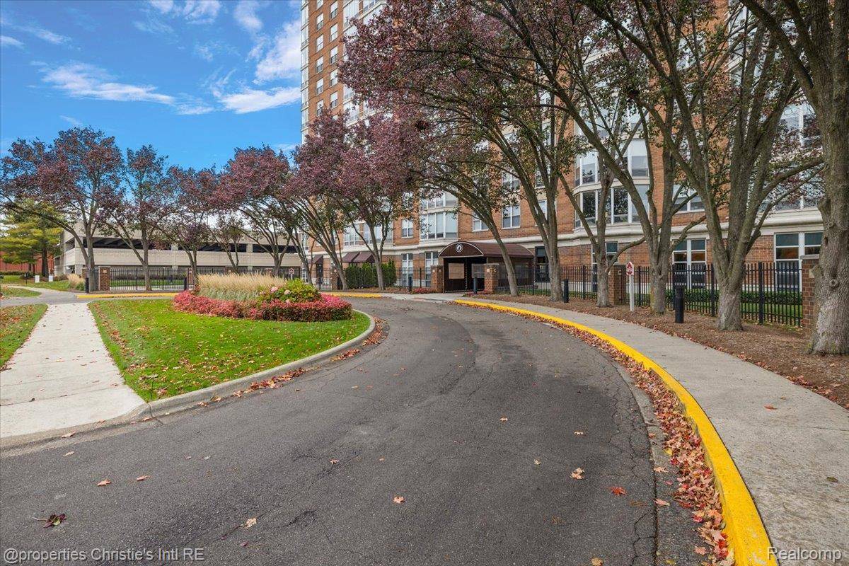 Detroit, MI 48207,250 E Harbortown DR #705