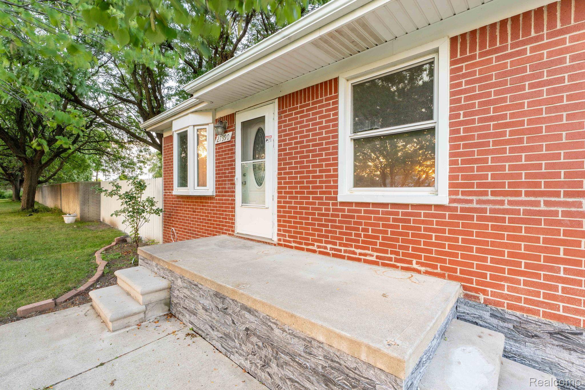 Warren, MI 48092,27390 Seyburn AVE