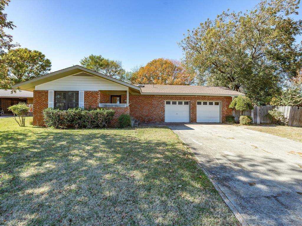 Bowie, TX 76230,1104 Coffield Street