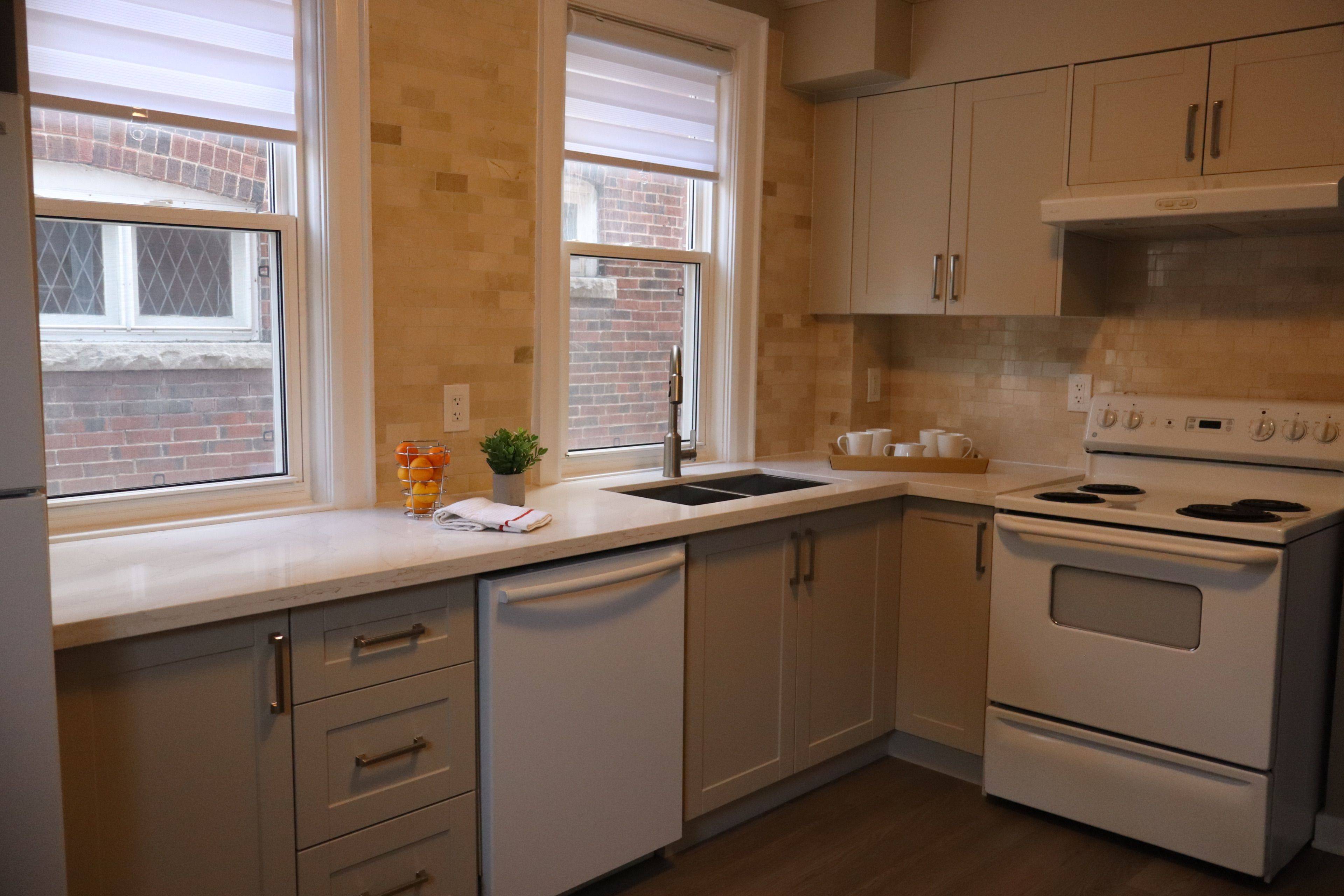 Toronto C03, ON M6E 2V3,207 Oakwood AVE