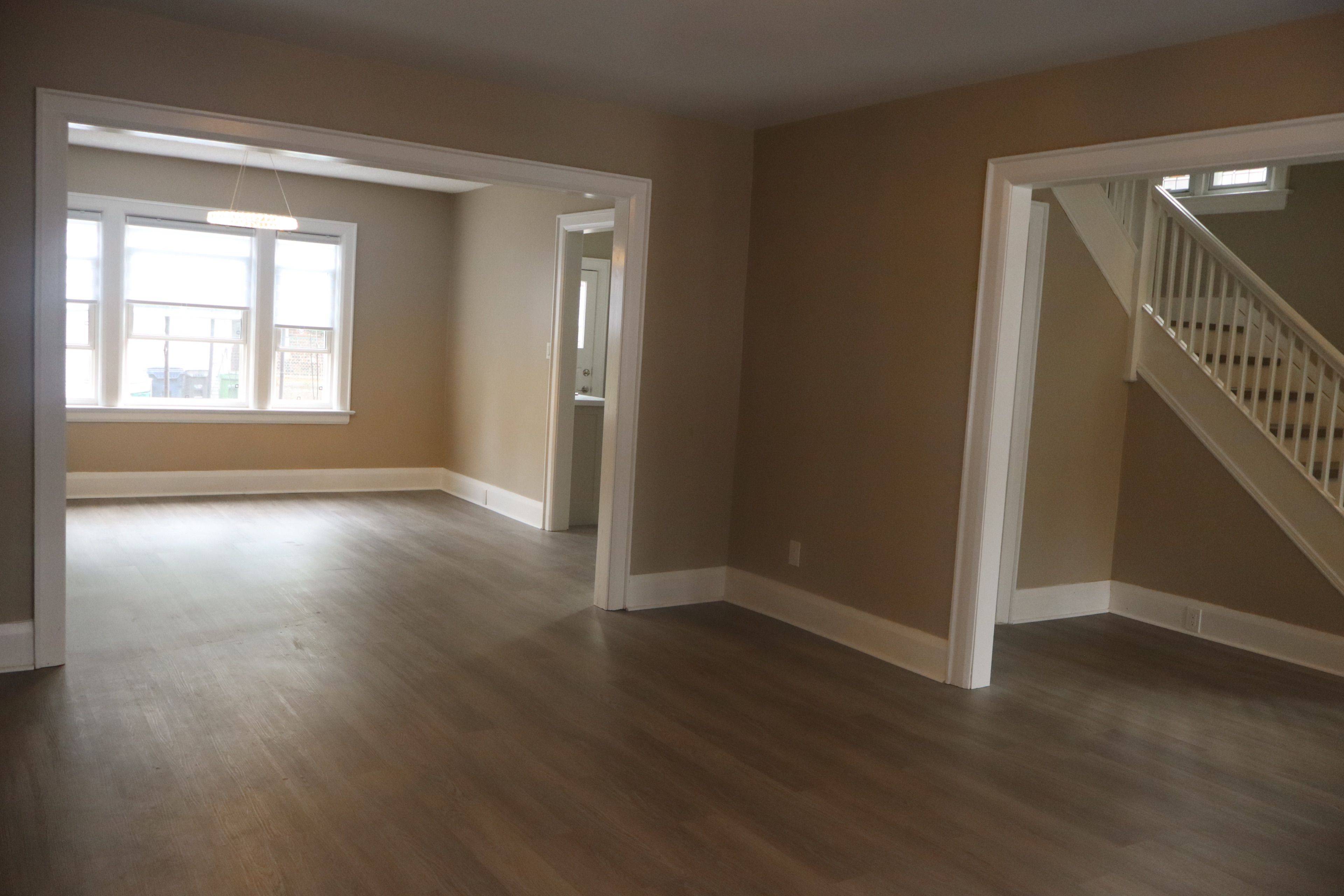 Toronto C03, ON M6E 2V3,207 Oakwood AVE