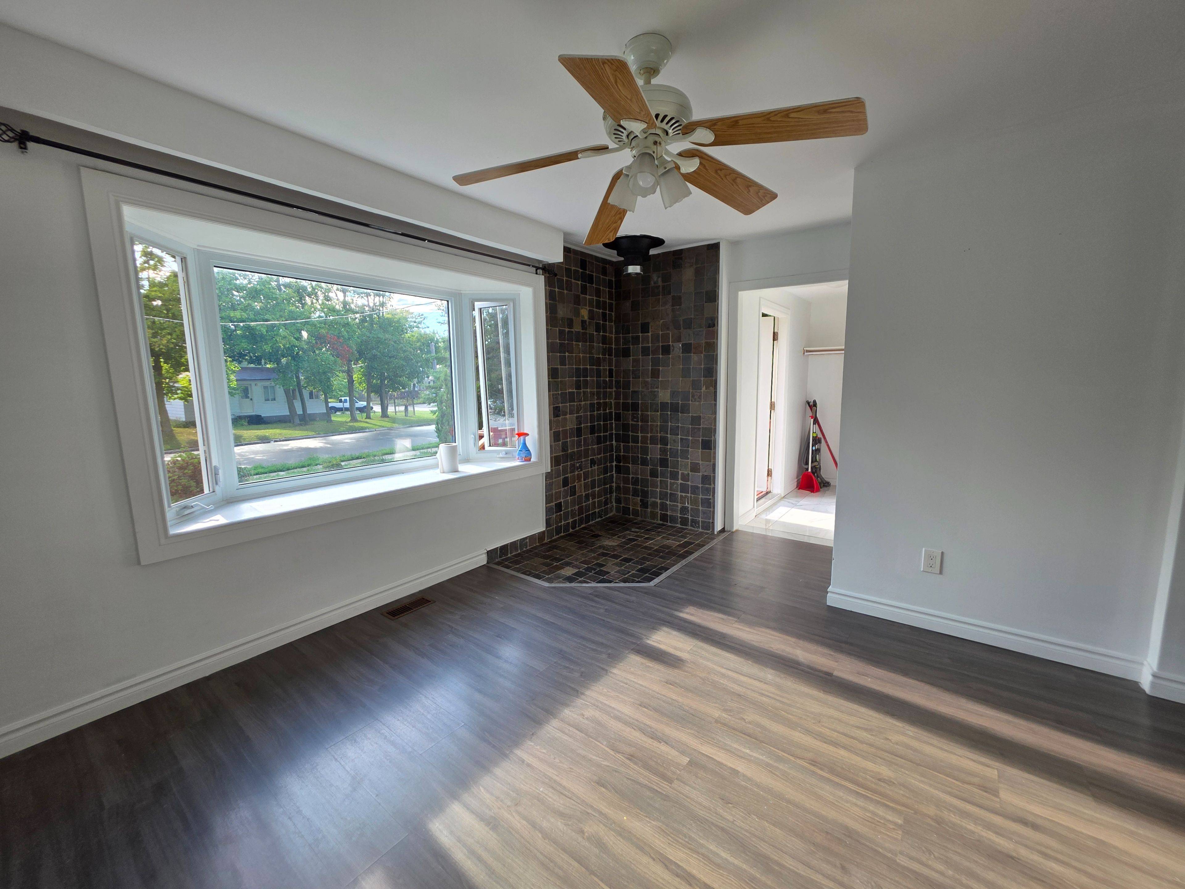 Toronto E10, ON M1E 2Z7,39 Rodda BLVD