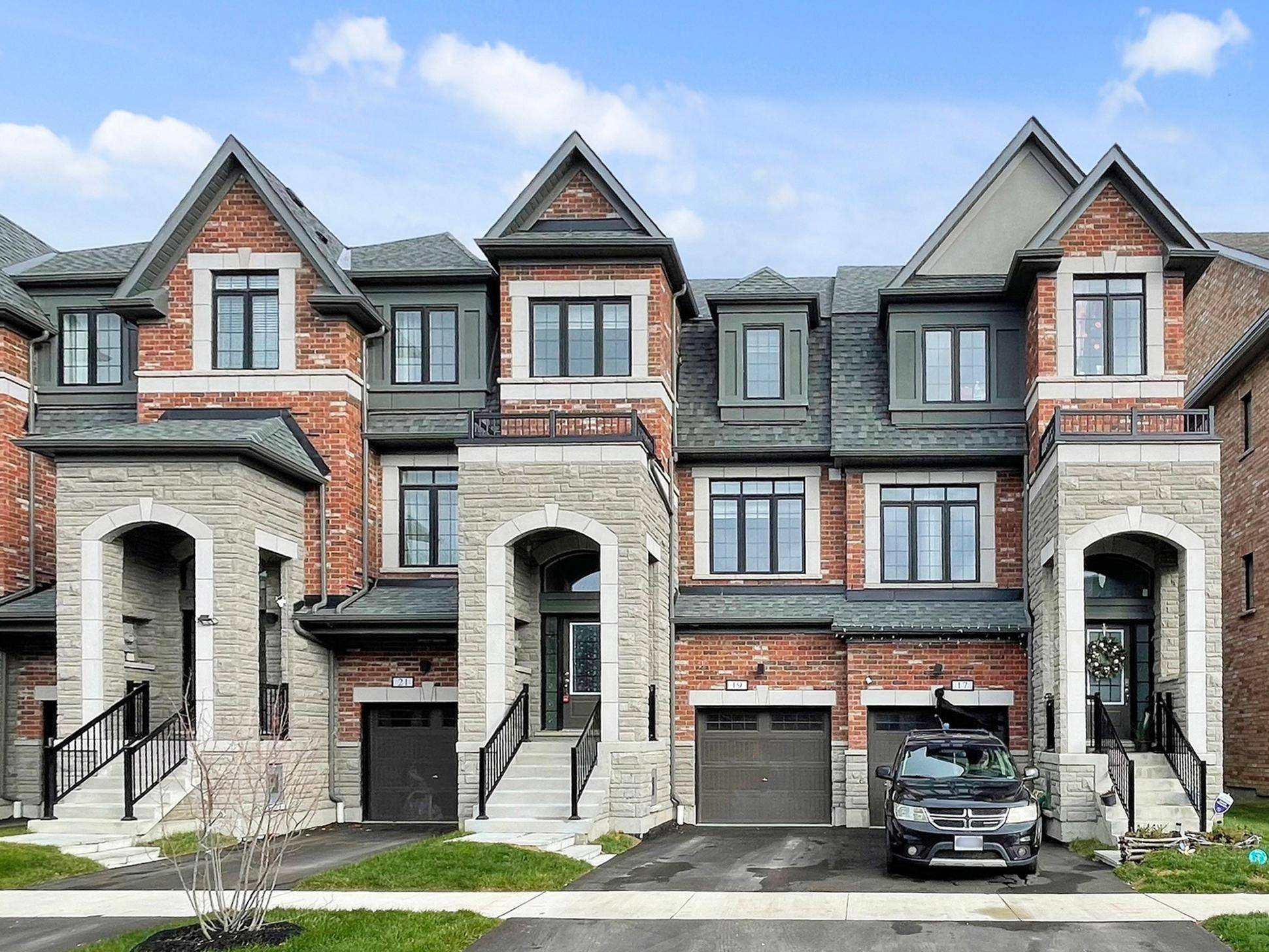 Whitby, ON L1N 0N9,19 Frank Lloyd Wright ST