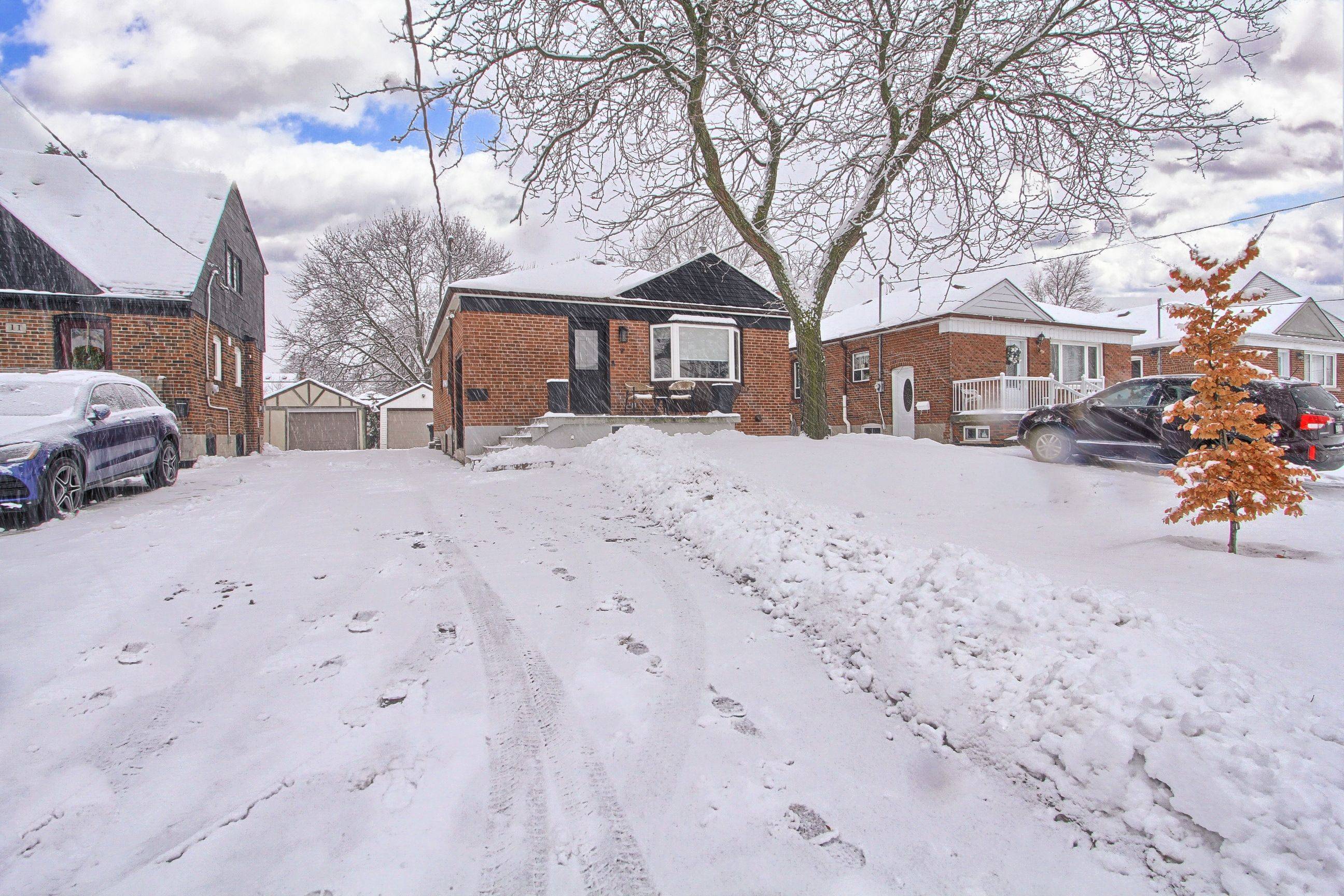 Toronto E04, ON M1R 3T7,9 Rosemarie DR