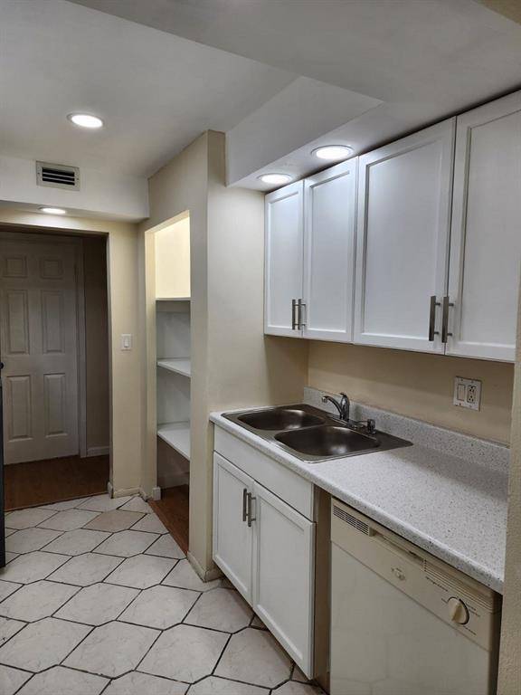 Lauderhill, FL 33319,3660 INVERRARY DR #3L