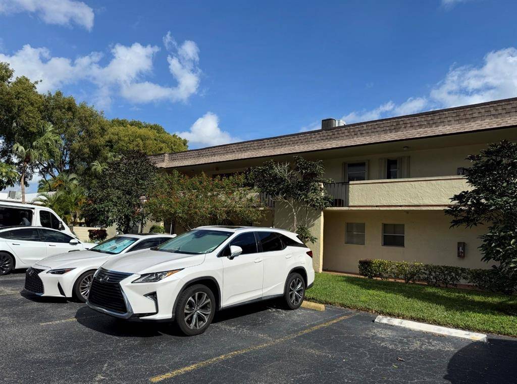 Pompano Beach, FL 33063,5515 Lakewood Cir #125