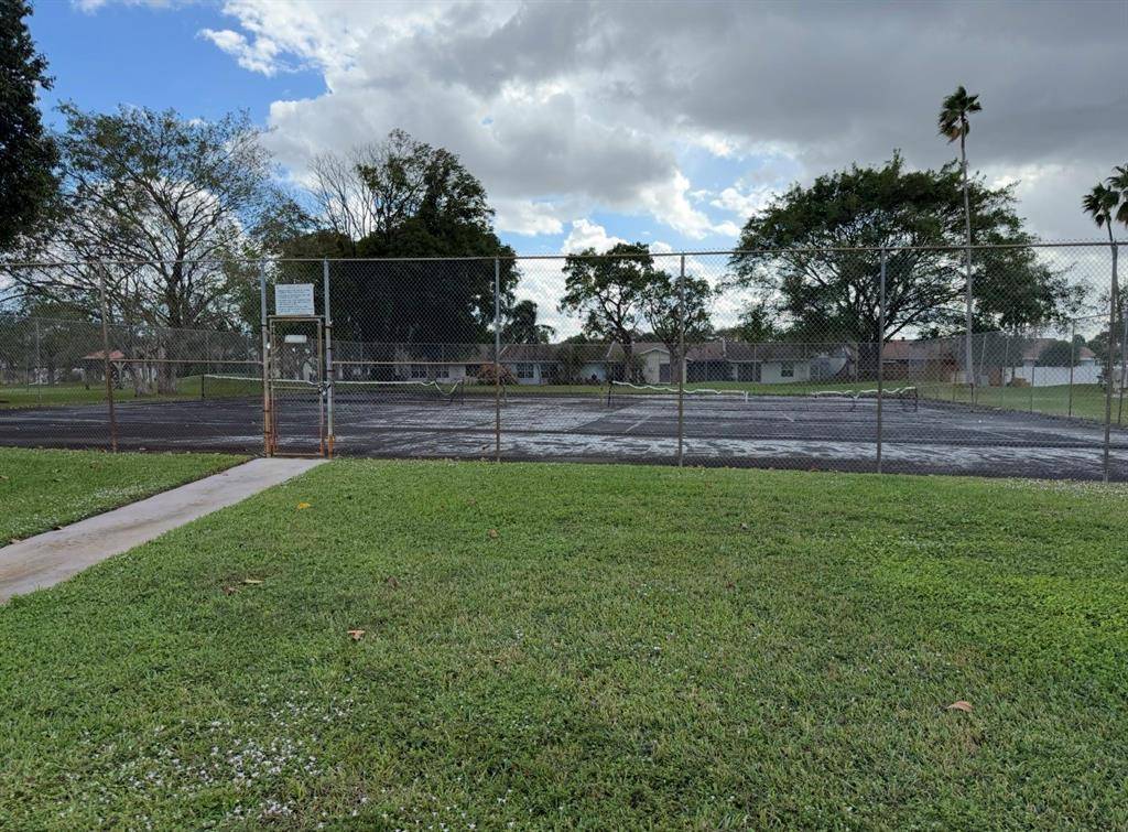 Pompano Beach, FL 33063,5515 Lakewood Cir #125