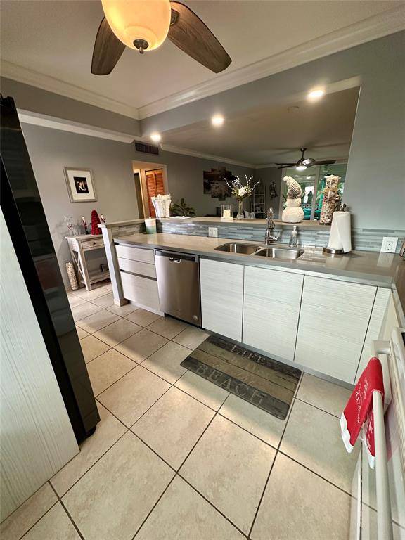 Dania Beach, FL 33004,325 SE 11th Ter #107