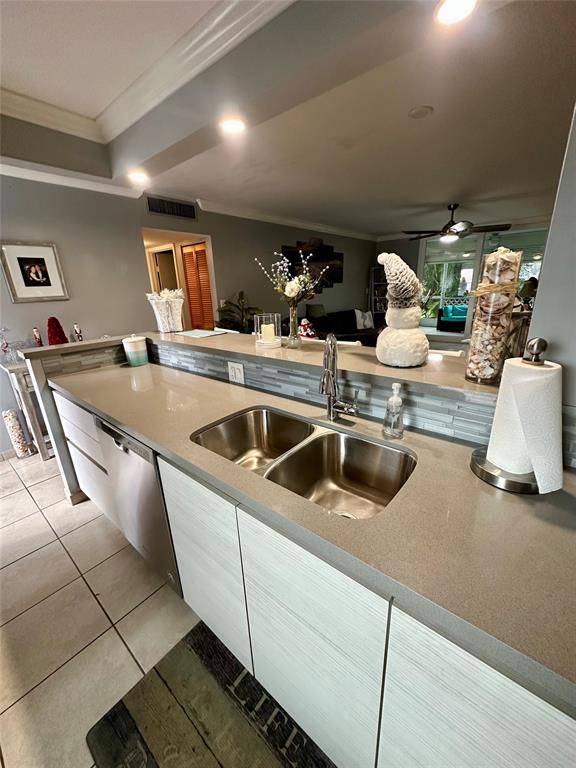 Dania Beach, FL 33004,325 SE 11th Ter #107