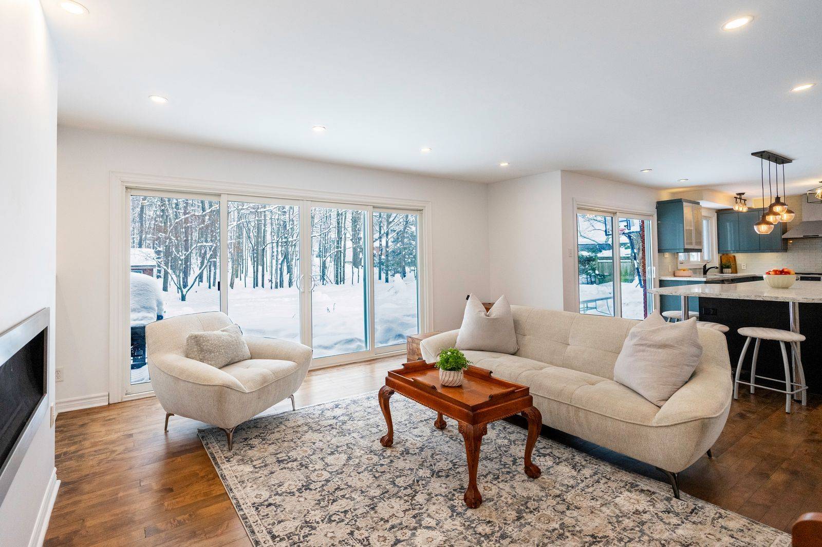 Springwater, ON L9X 0P5,63 Idlewood DR