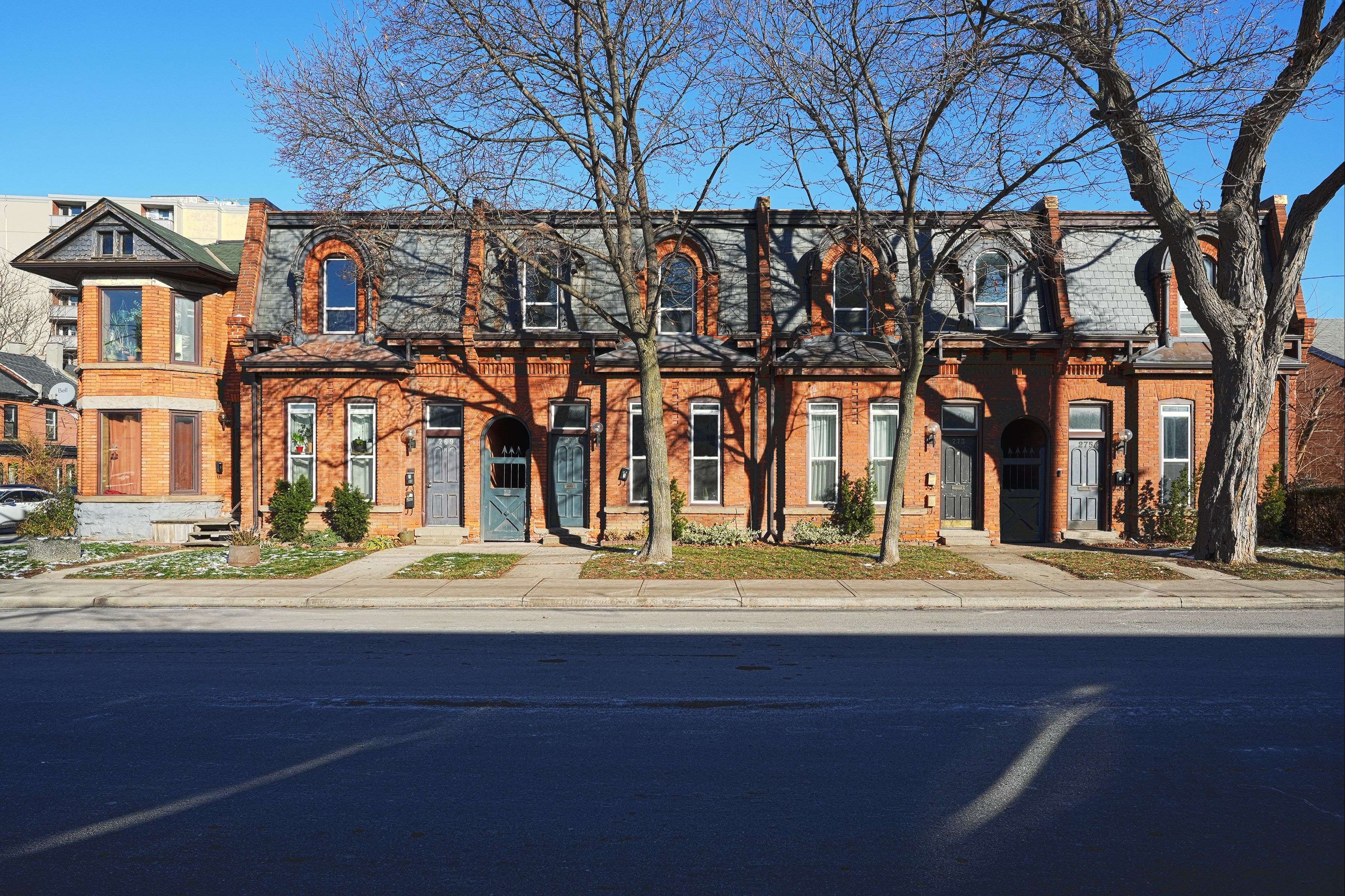 Hamilton, ON L8L 1N9,267-277 King William ST