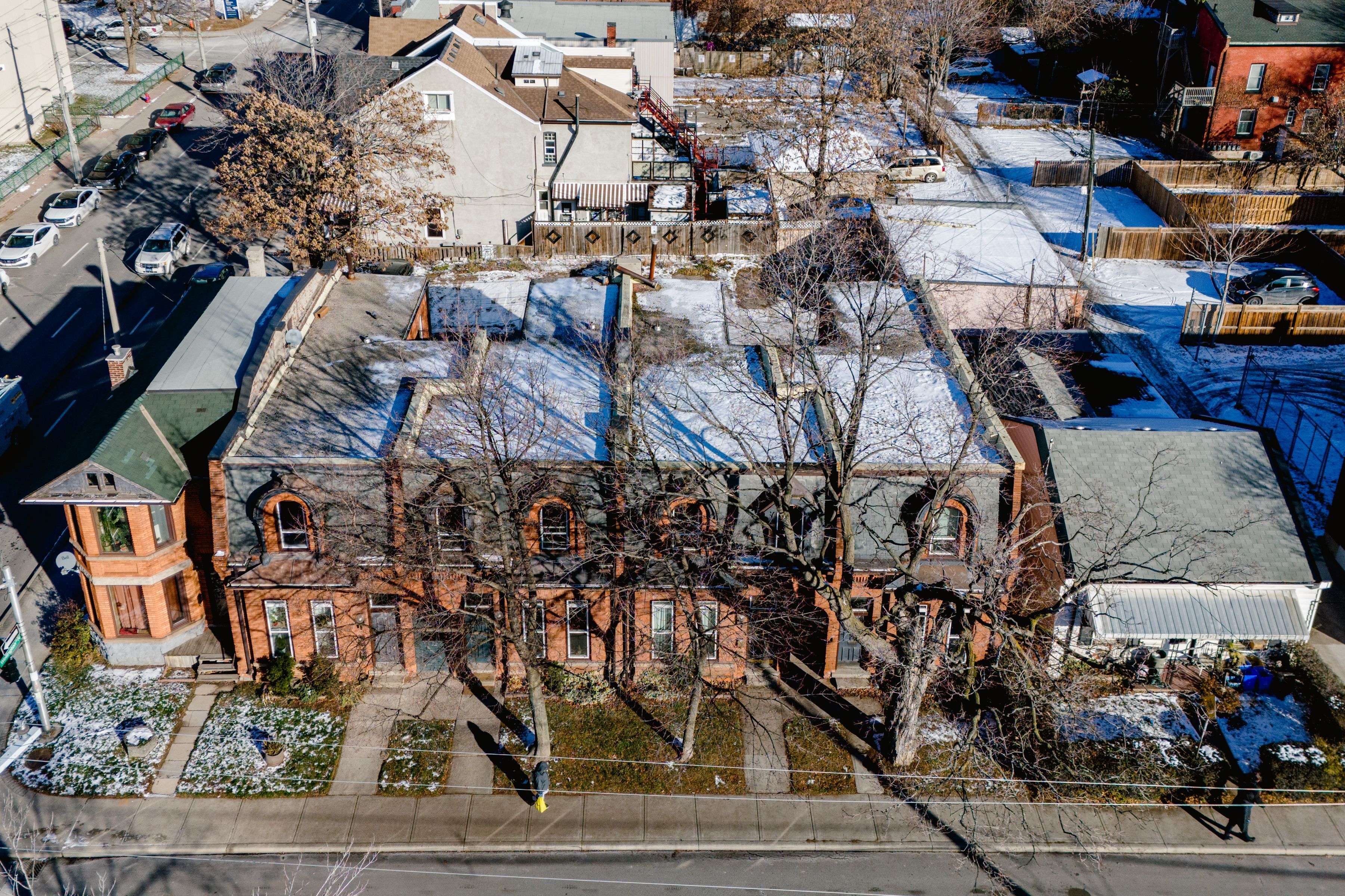 Hamilton, ON L8L 1N9,267-277 King William ST