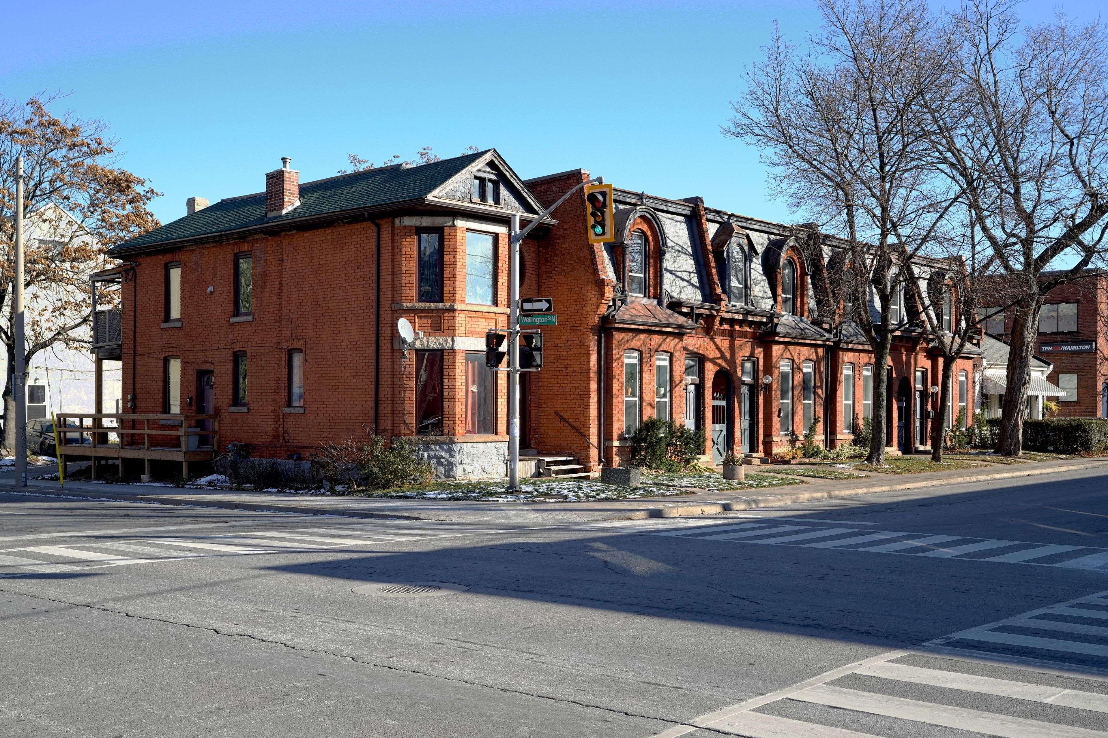 Hamilton, ON L8L 1N9,267-277 King William ST